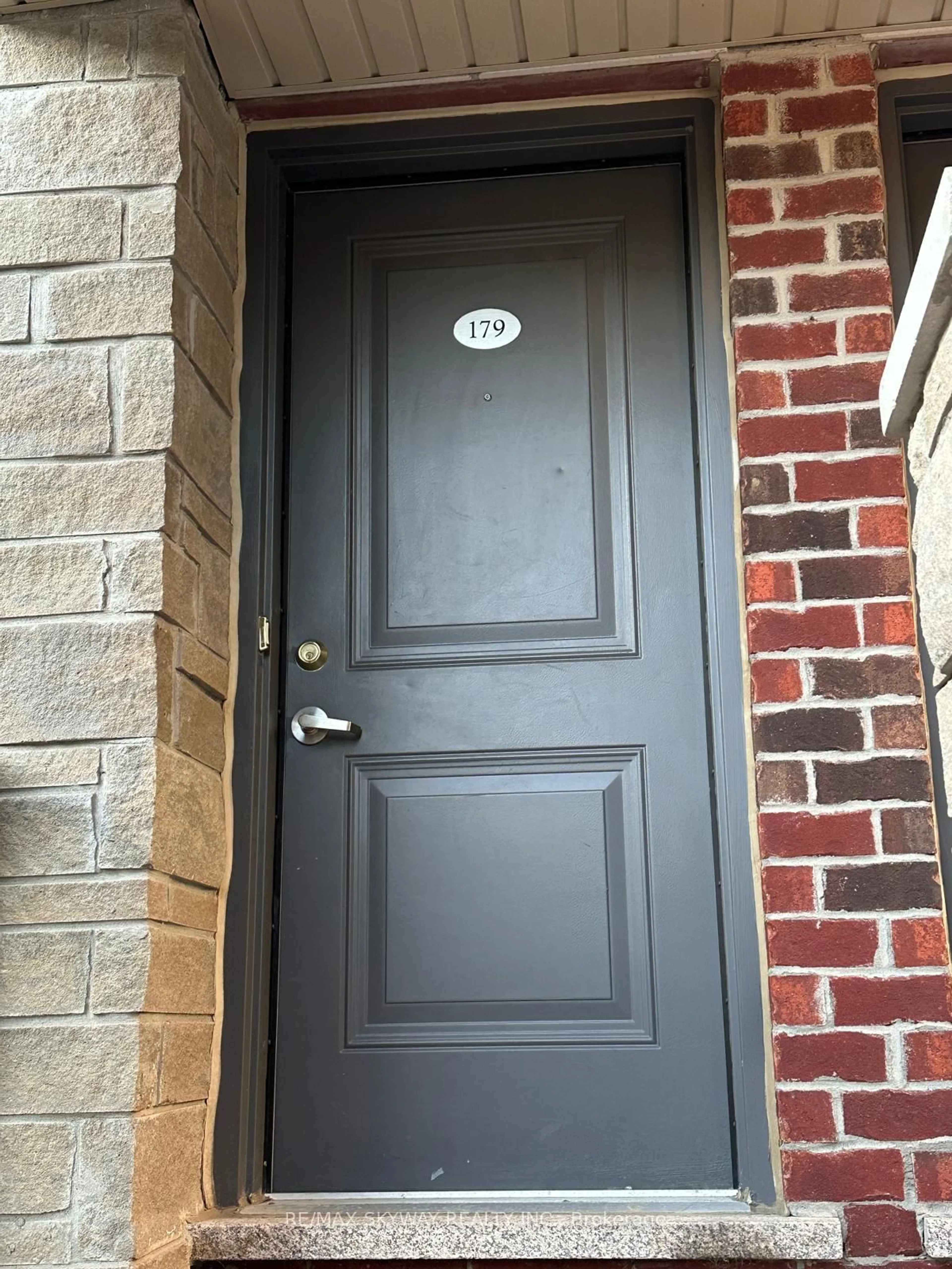 Indoor entryway for 200 Veterans Dr #179, Brampton Ontario L7A 4S6