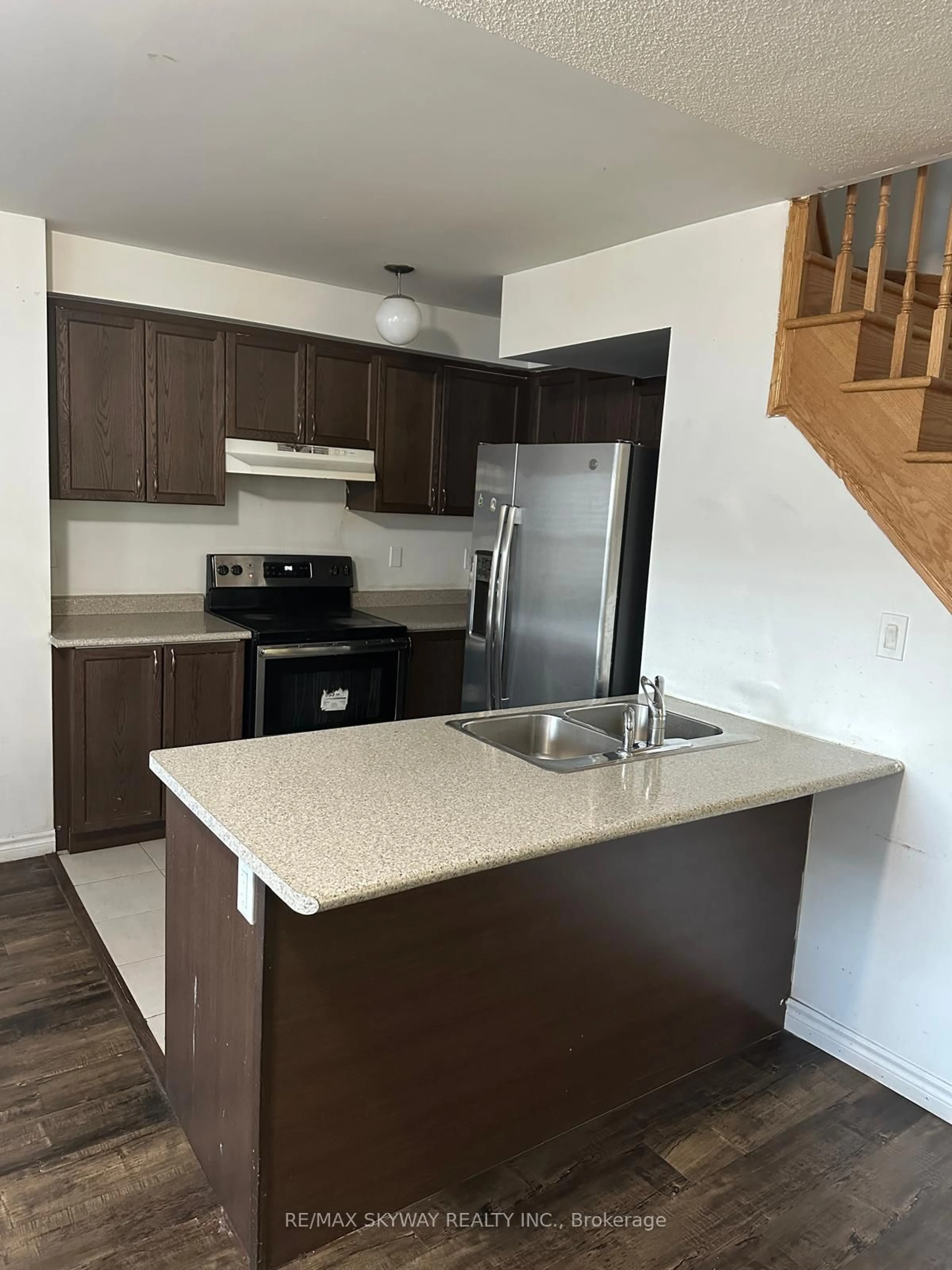 Standard kitchen, unknown for 200 Veterans Dr #179, Brampton Ontario L7A 4S6