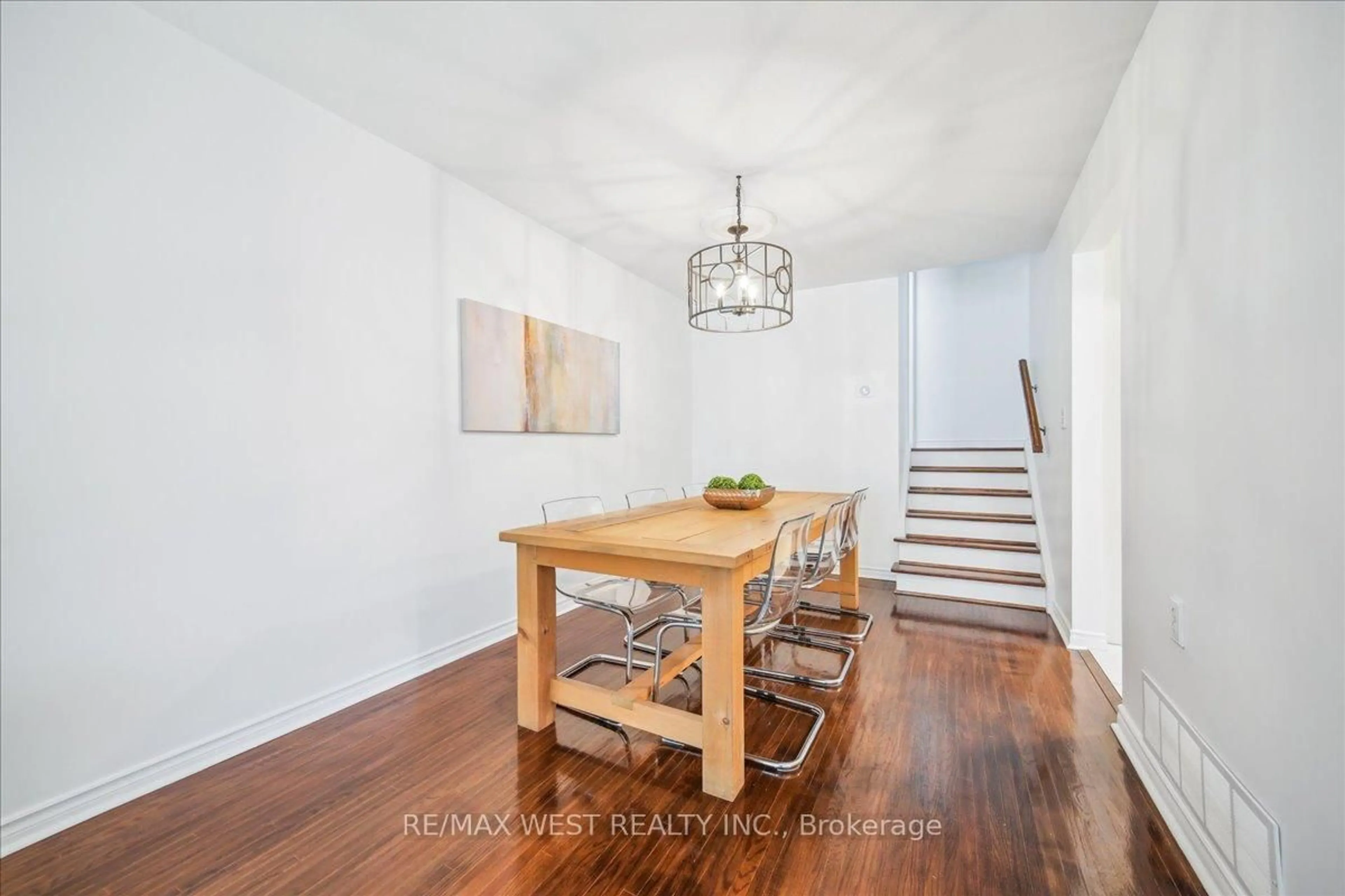Dining room, wood/laminate floor for 1215 Gripsholm Rd, Mississauga Ontario L4Y 2G8