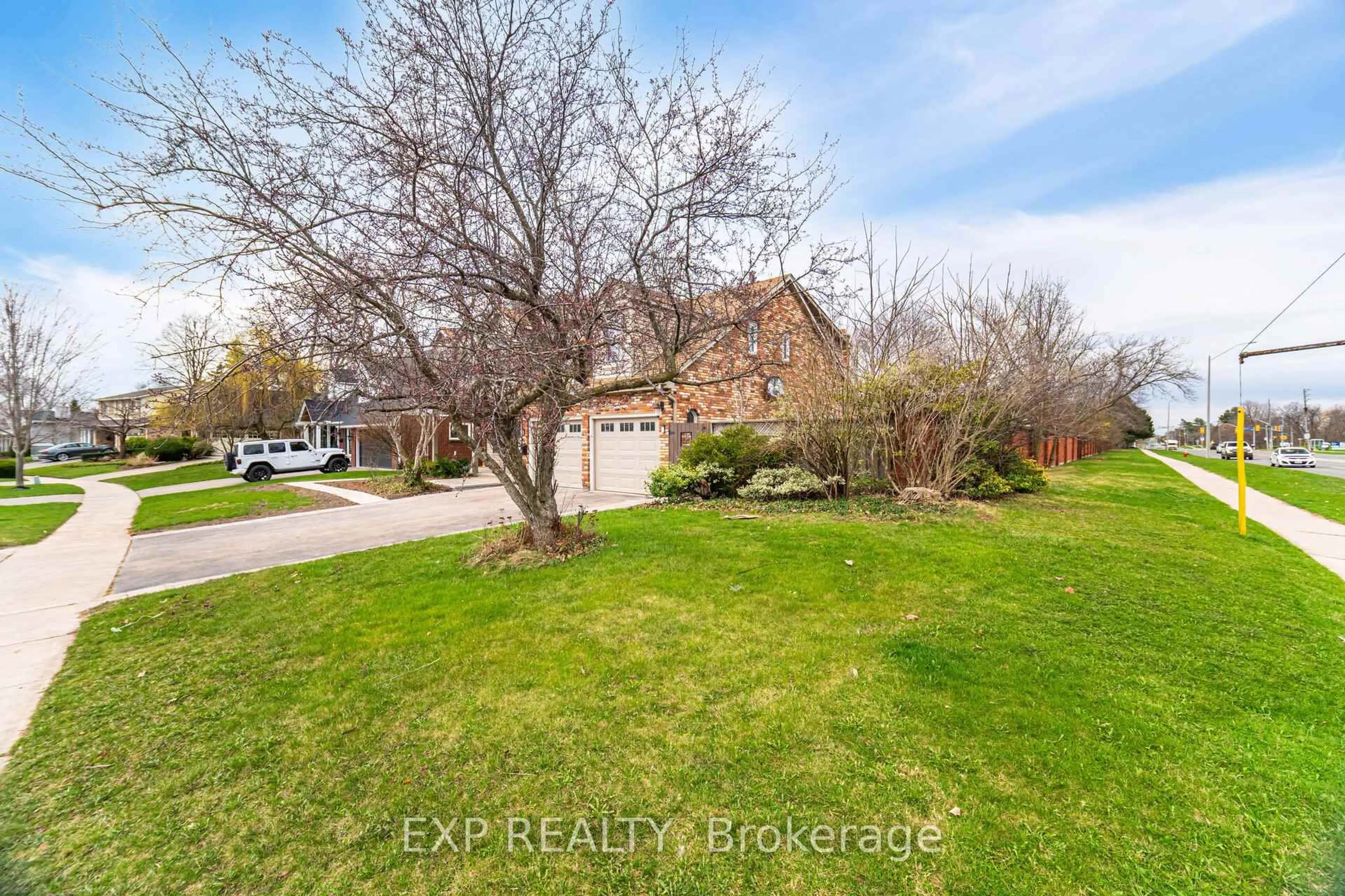 A pic from outside/outdoor area/front of a property/back of a property/a pic from drone, street for 436 Goodram Dr, Burlington Ontario L7L 2K1