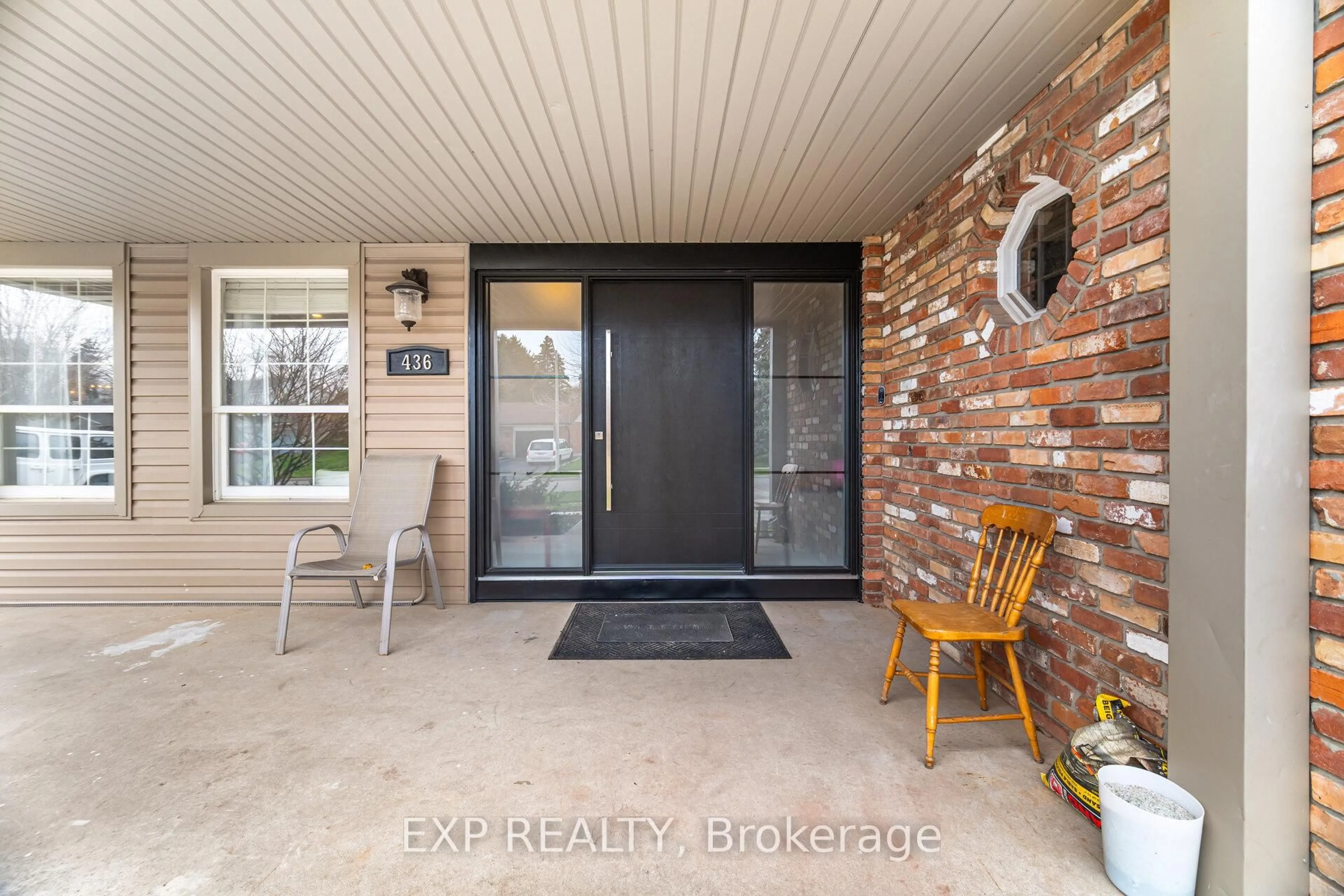 Indoor entryway for 436 Goodram Dr, Burlington Ontario L7L 2K1