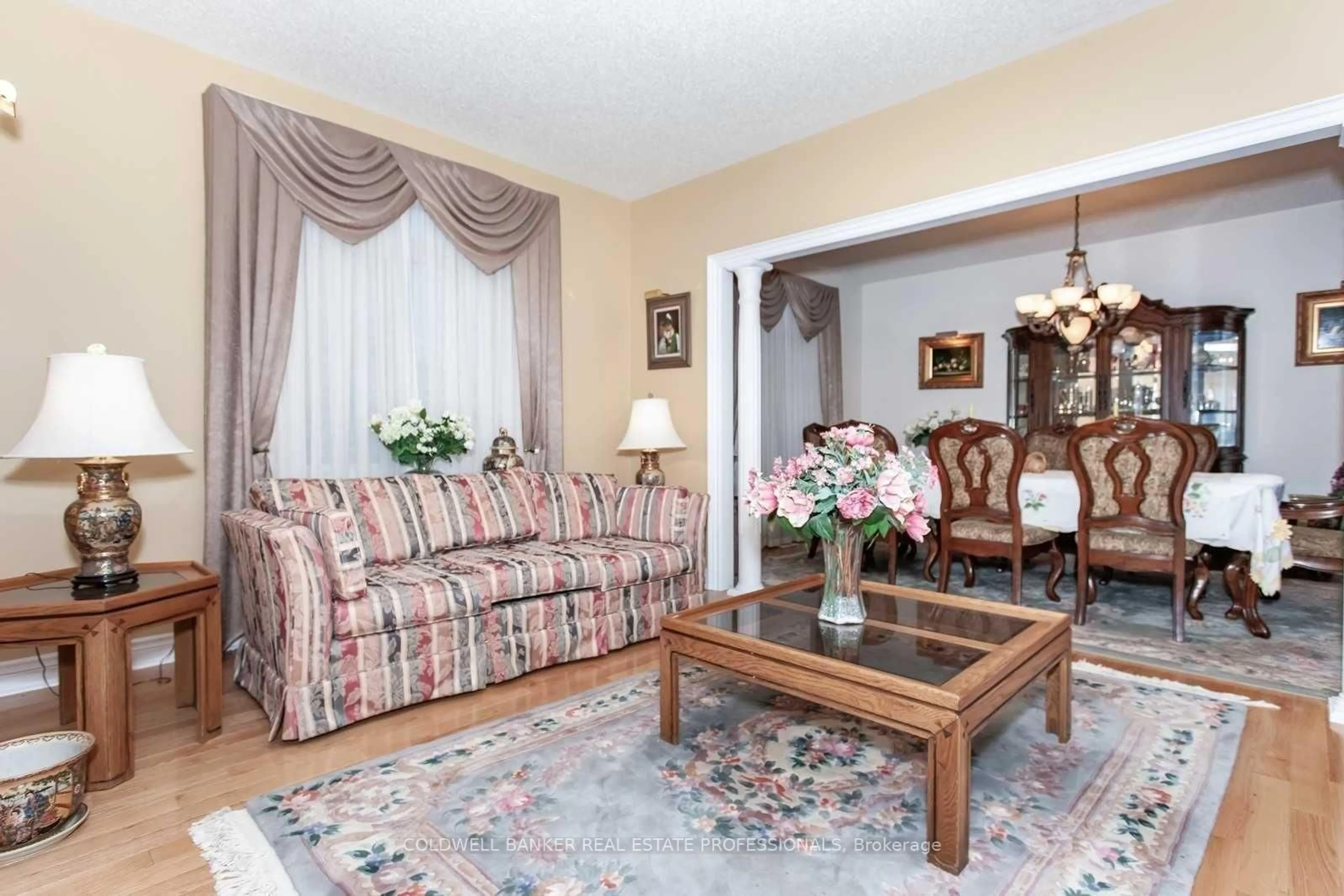 Living room with furniture, unknown for 50 Links Lane, Brampton Ontario L6Y 5H1