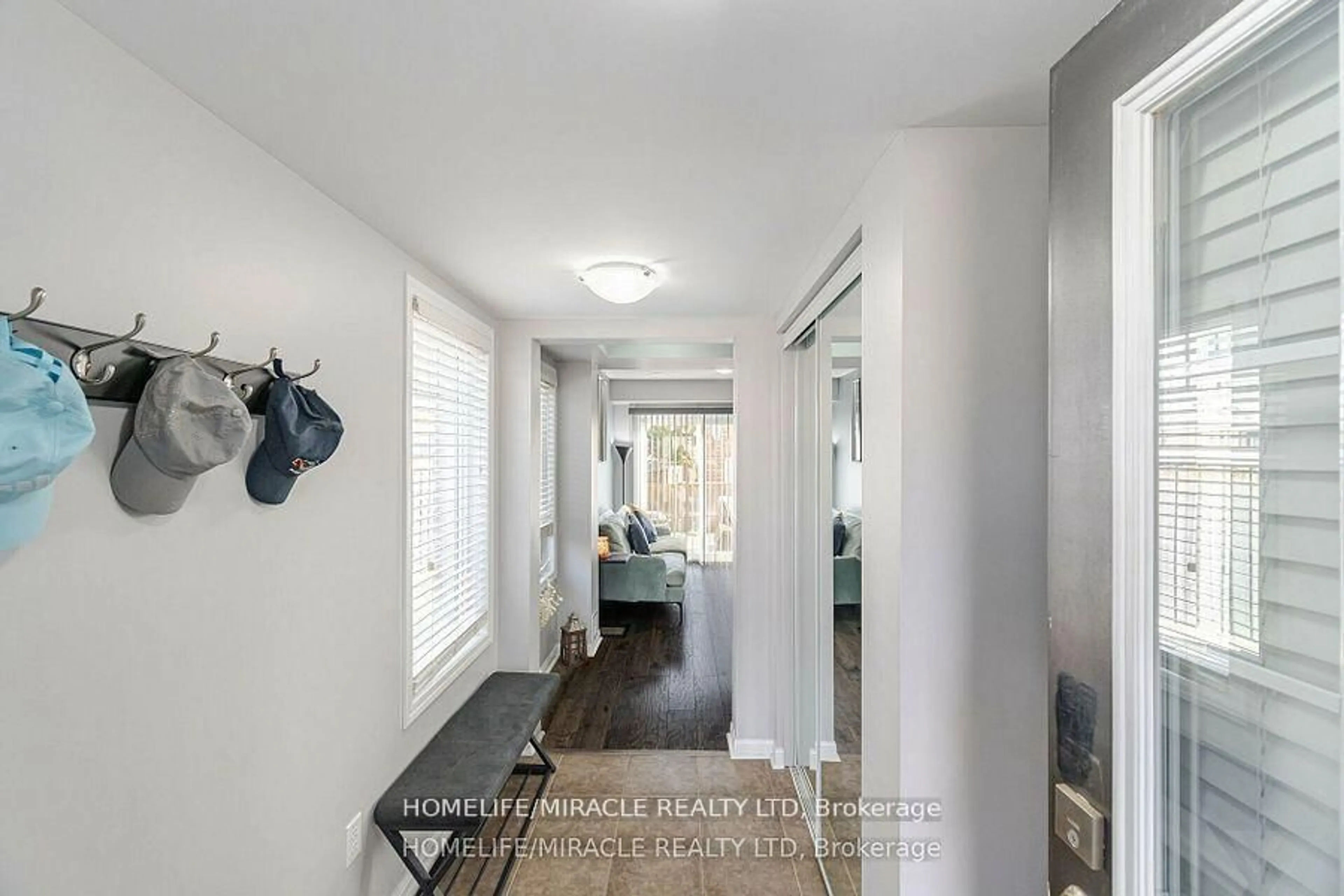 Indoor entryway for 41 Ashen Tree Lane, Brampton Ontario L7A 0T1