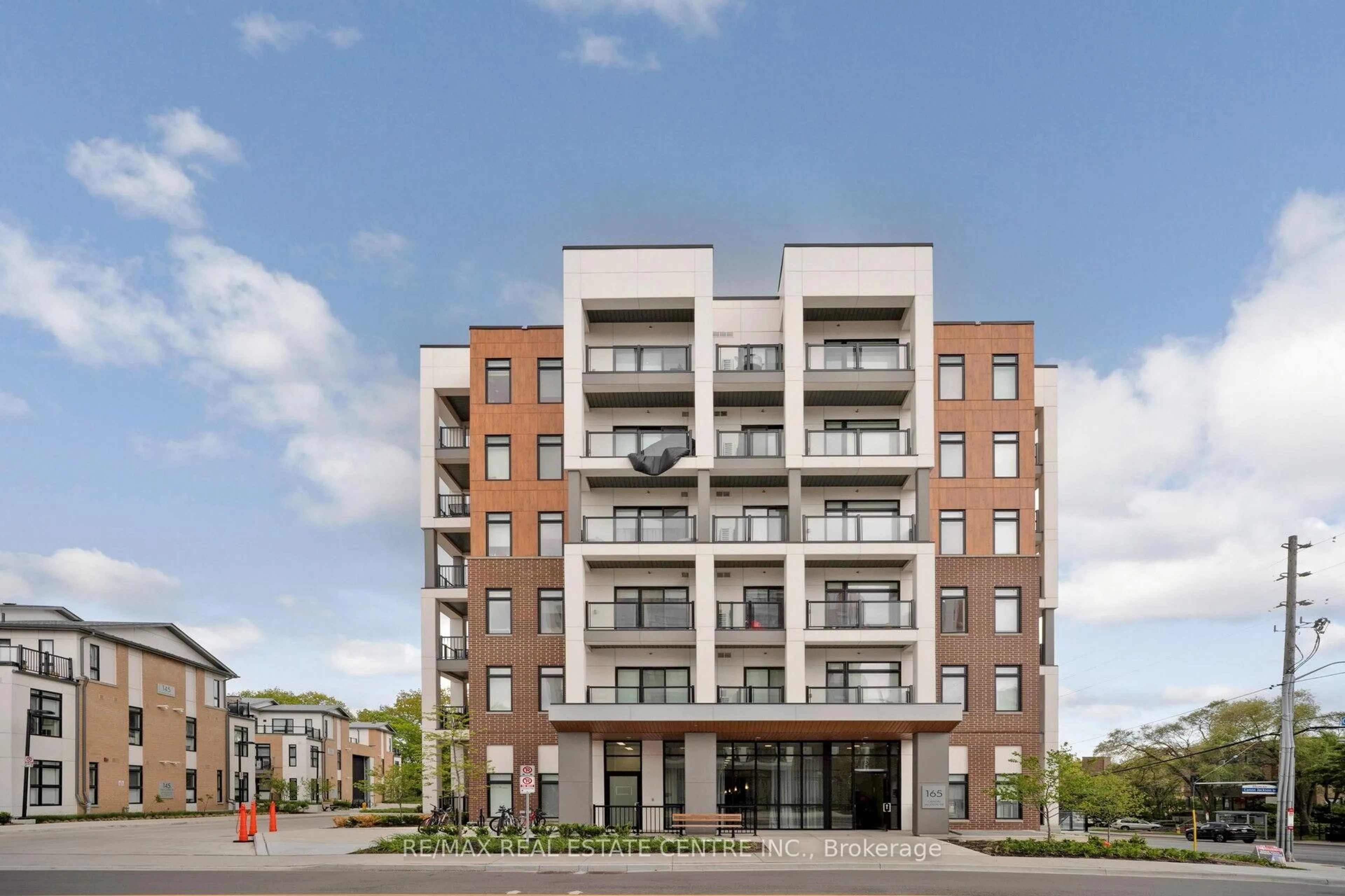 Unknown for 165 Canon Jackson Dr #313, Toronto Ontario M6M 0C4