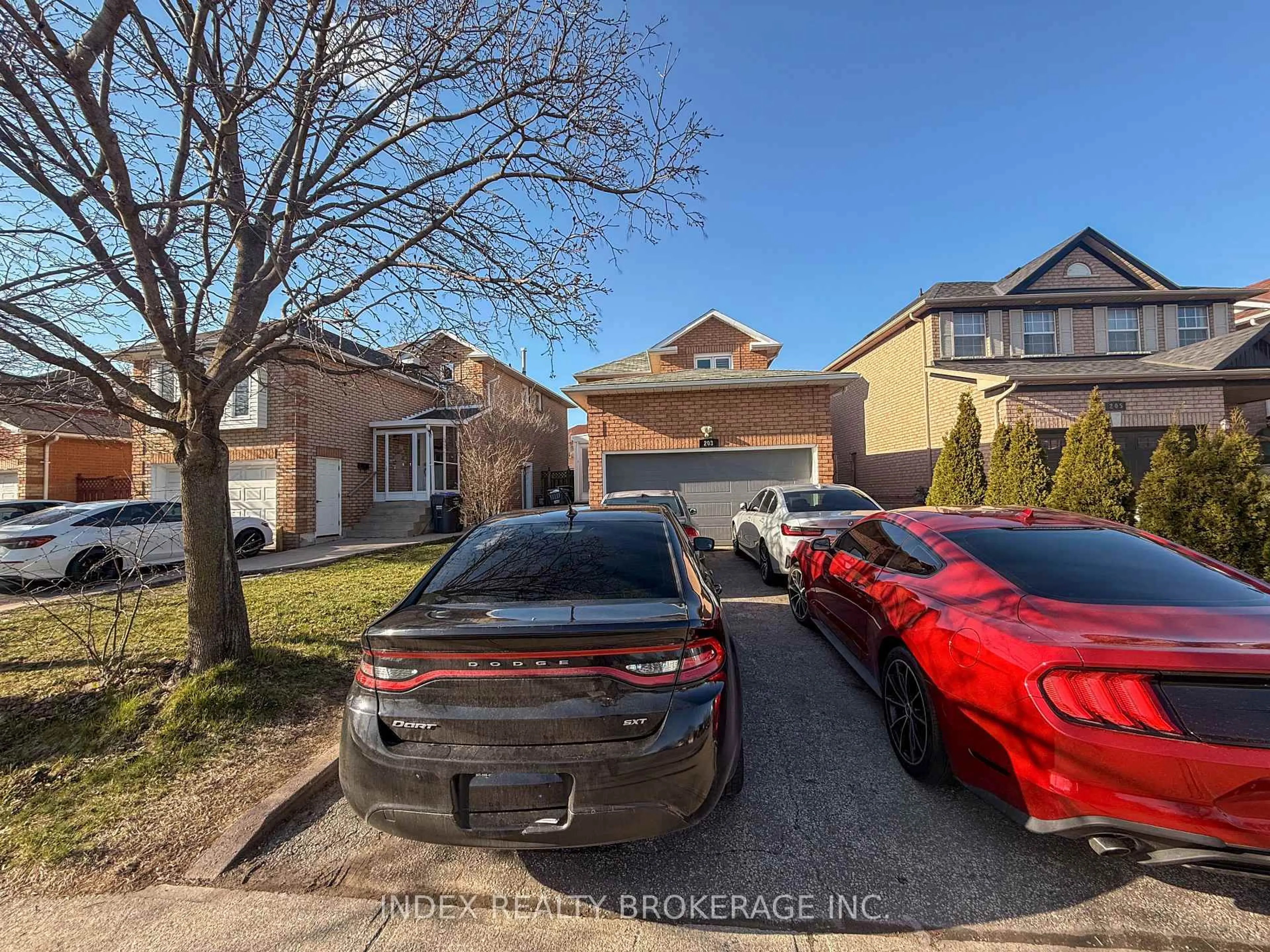 A pic from outside/outdoor area/front of a property/back of a property/a pic from drone, street for 203 Richvale Dr, Brampton Ontario L6Z 4R6