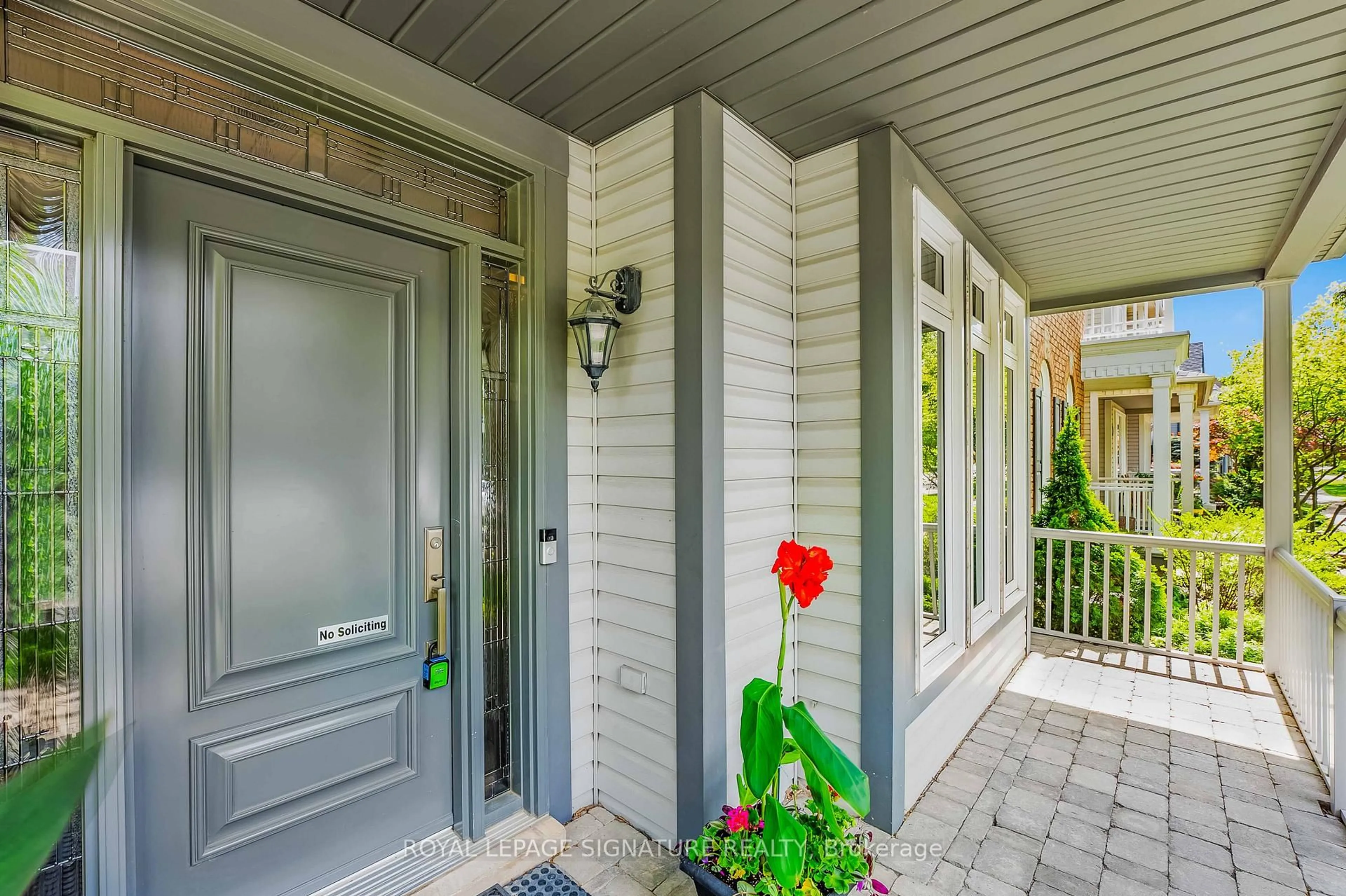 Indoor entryway for 216 Gatwick Dr, Oakville Ontario L6H 6M9