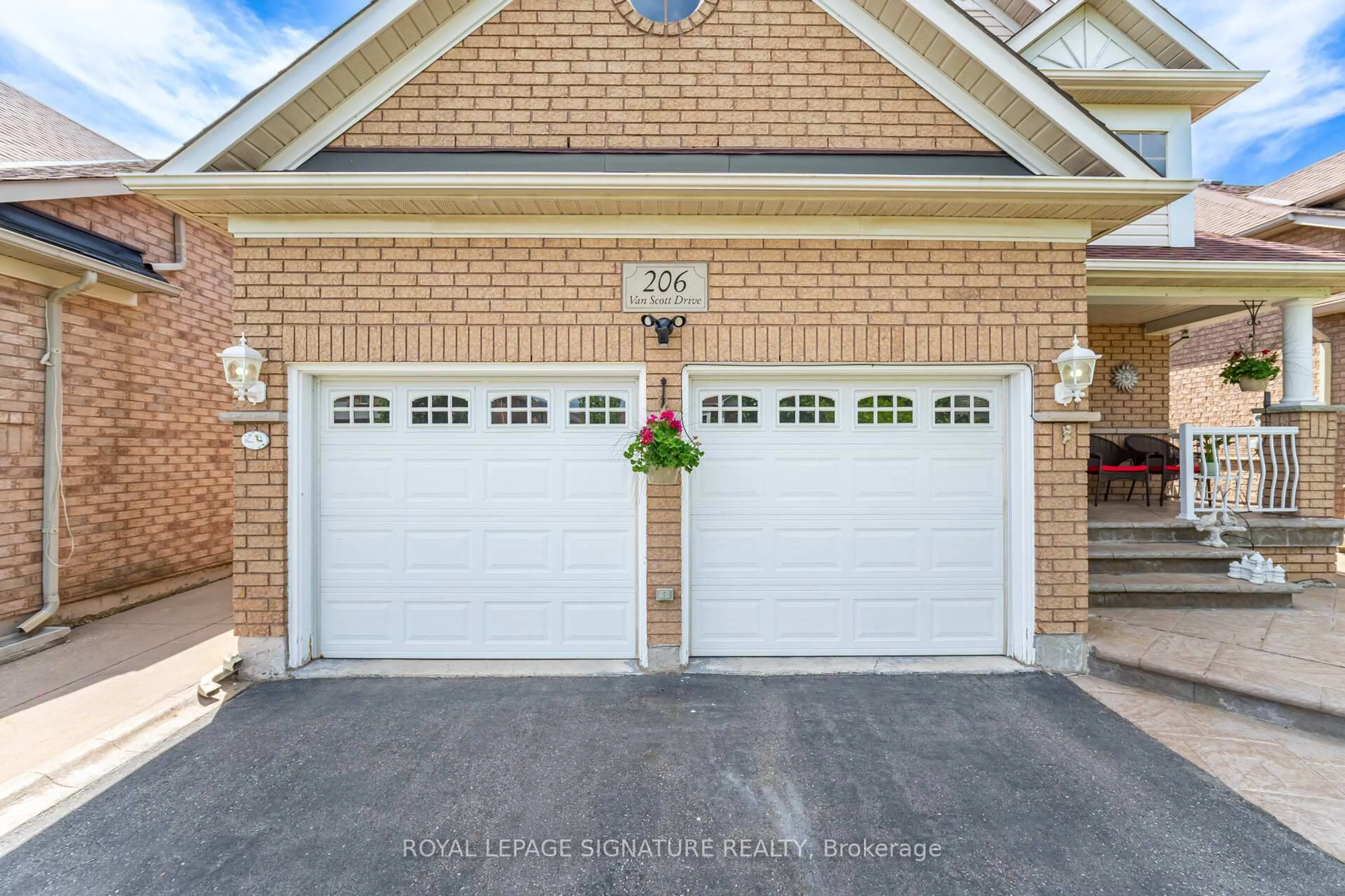 Indoor garage for 206 Van Scott Dr, Brampton Ontario L7A 1V9
