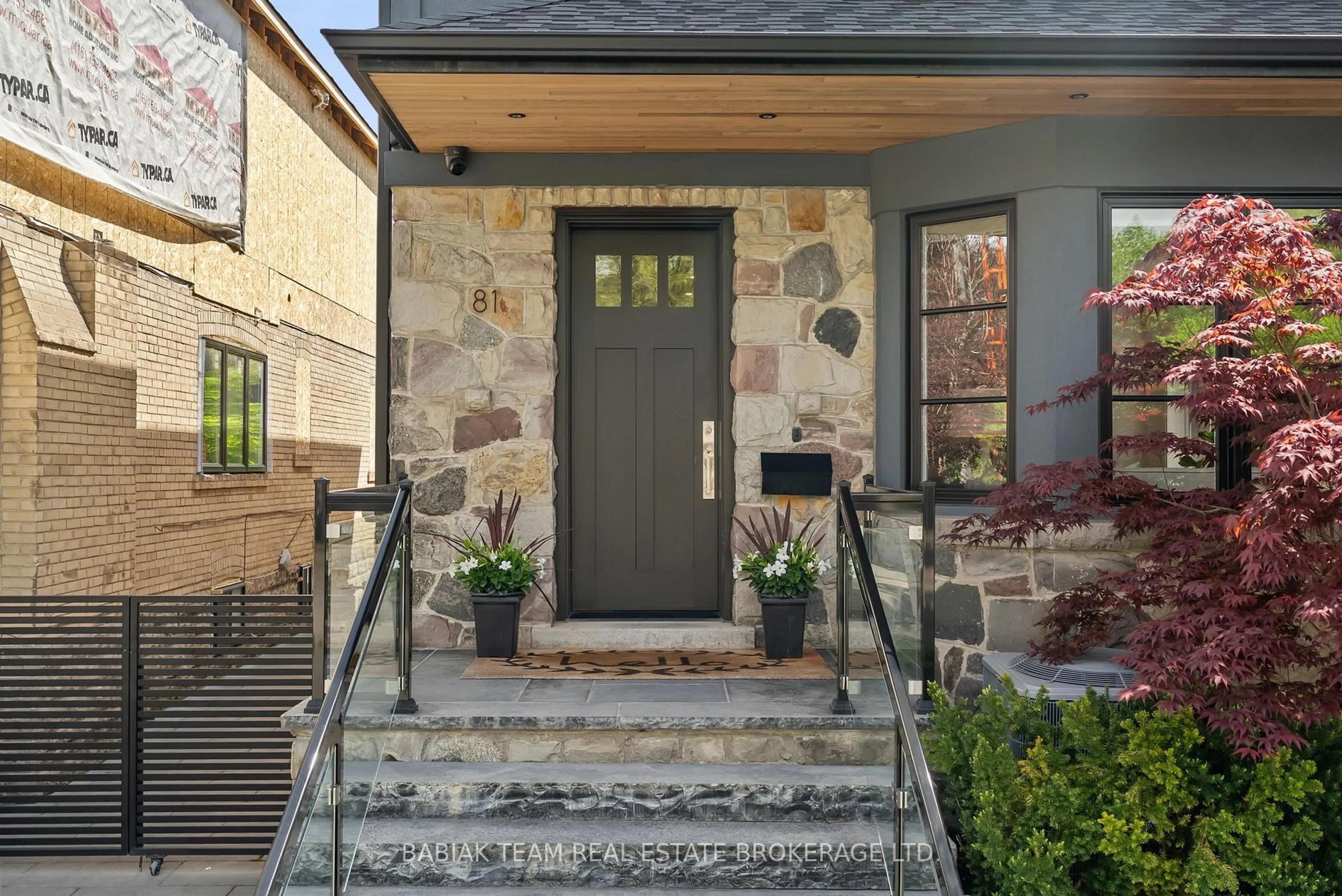 Indoor entryway for 81 Brentwood Rd, Toronto Ontario M8Z 3N4