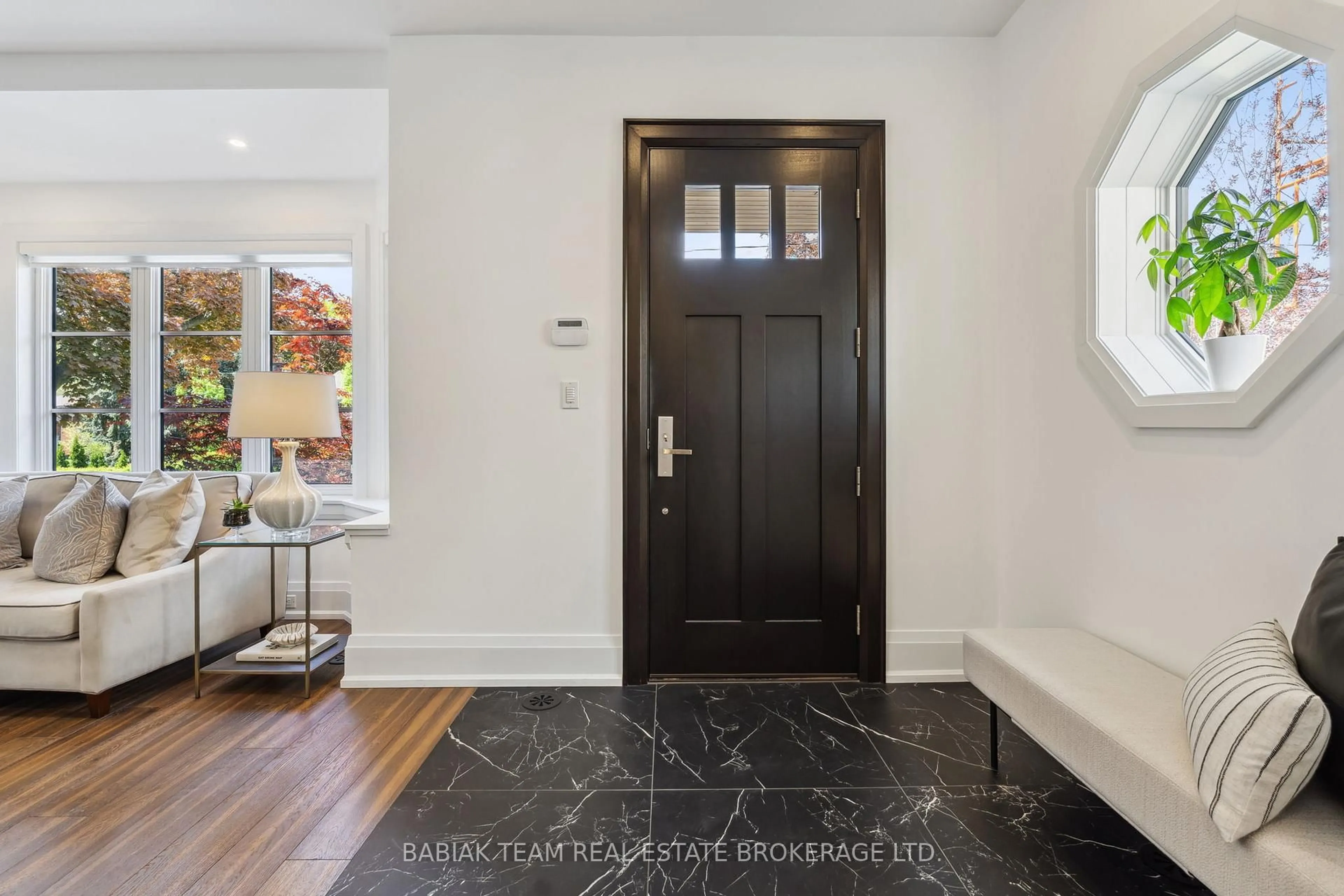 Indoor entryway for 81 Brentwood Rd, Toronto Ontario M8Z 3N4