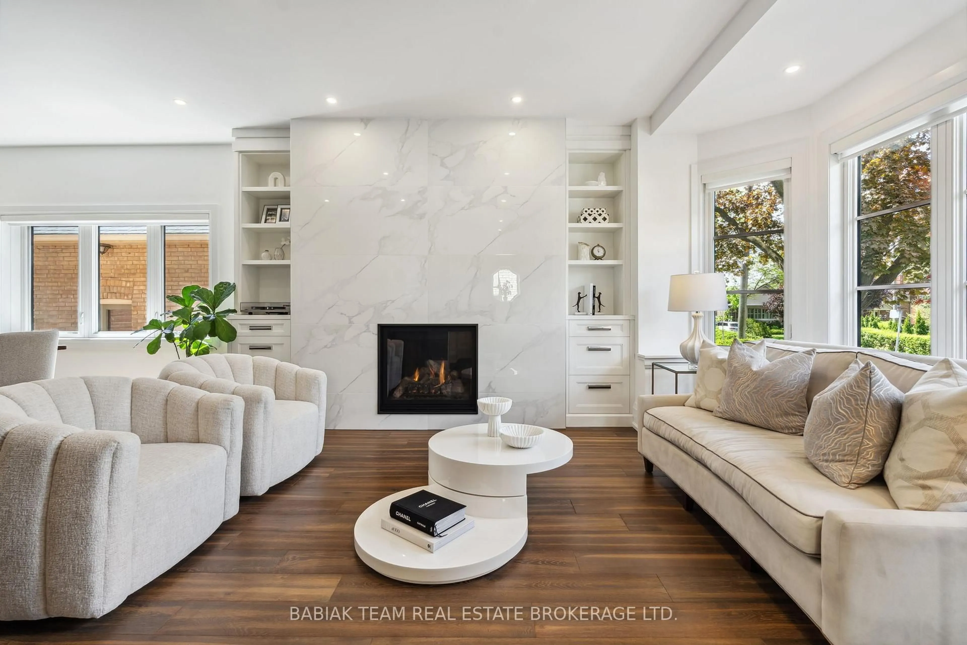 Living room with furniture, unknown for 81 Brentwood Rd, Toronto Ontario M8Z 3N4