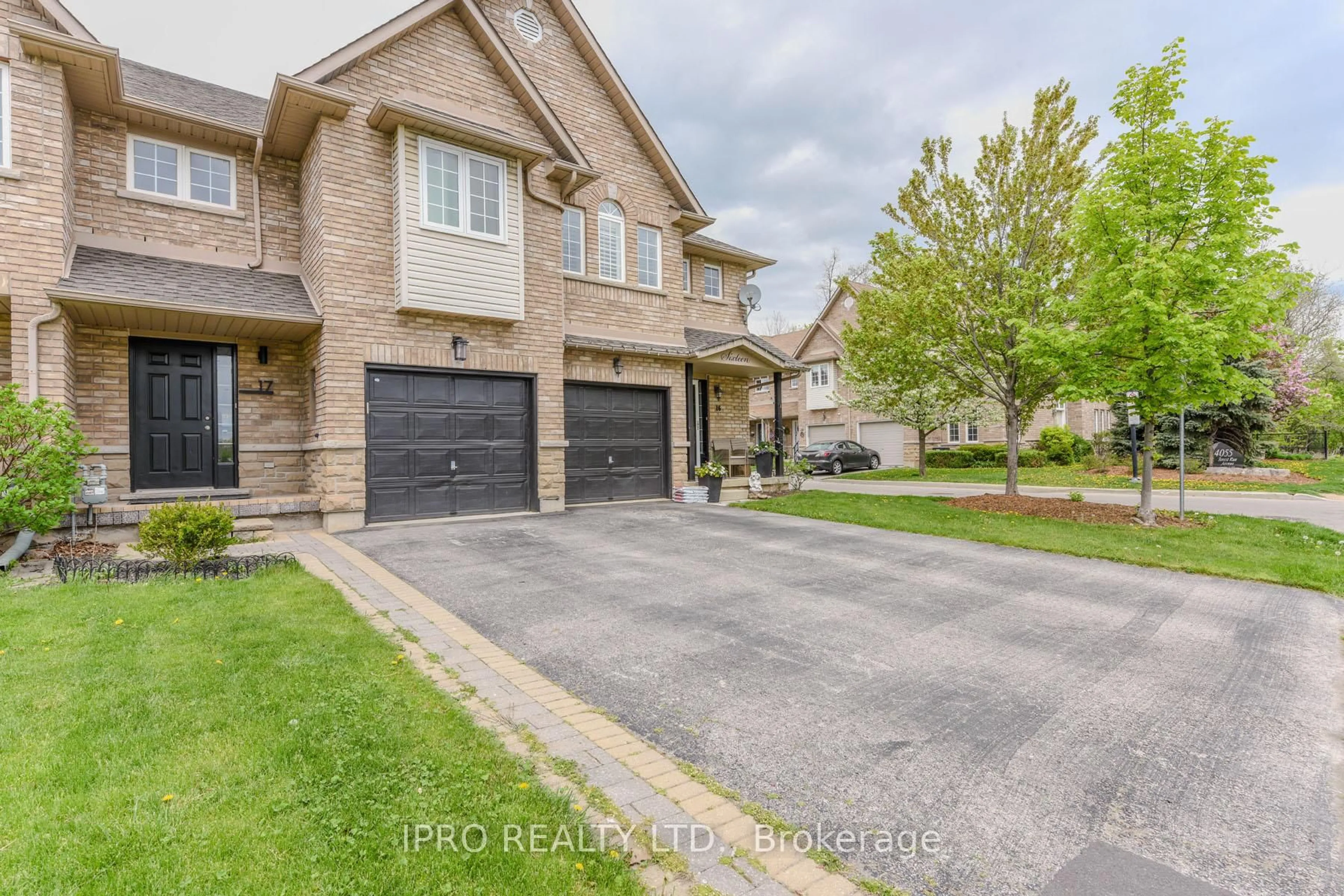 Home with brick exterior material, street for 4055 Forest Run Ave #17, Burlington Ontario L7M 5B8