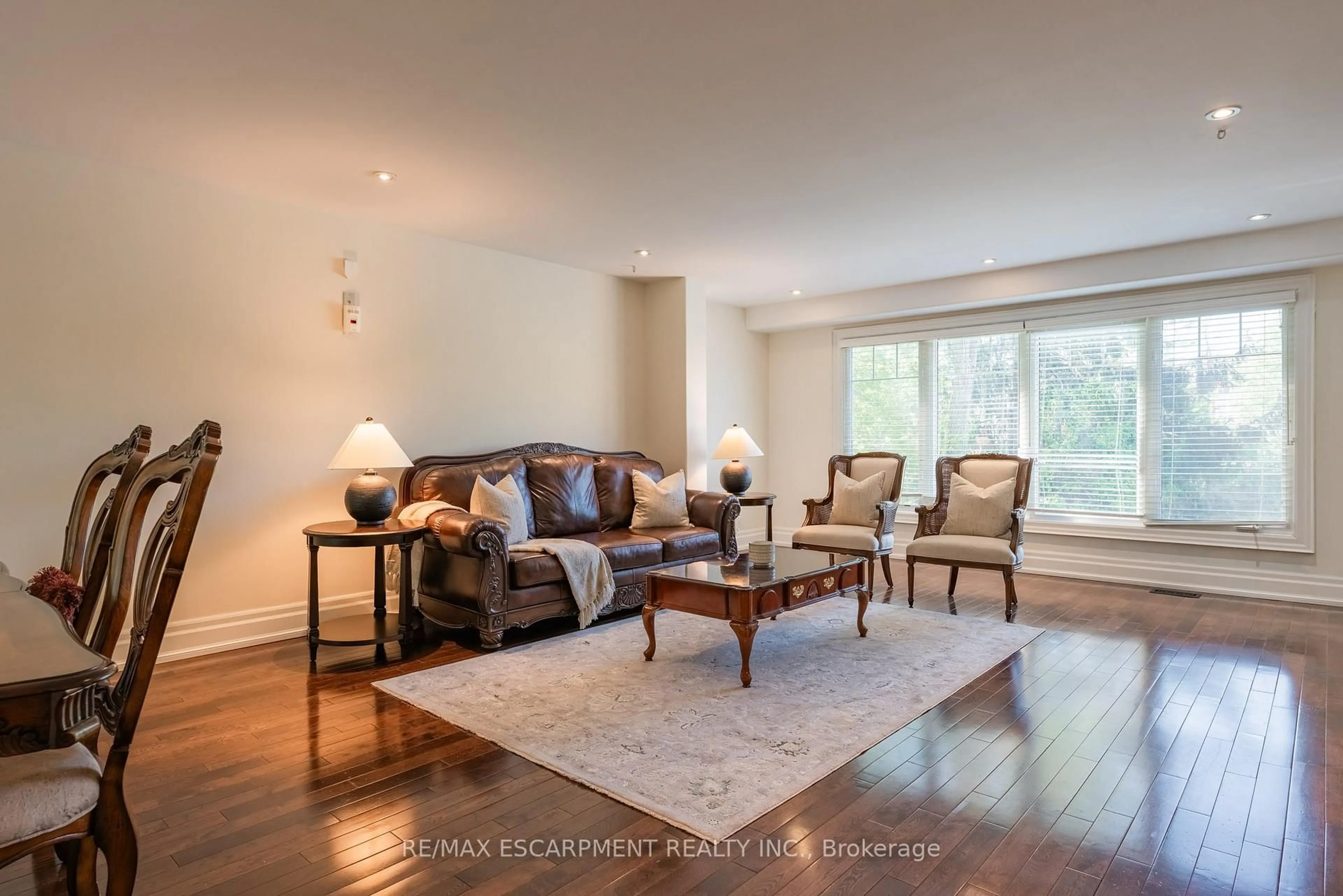 Living room with furniture, wood/laminate floor for 1034 Lakeshore Rd, Mississauga Ontario L5H 4E8