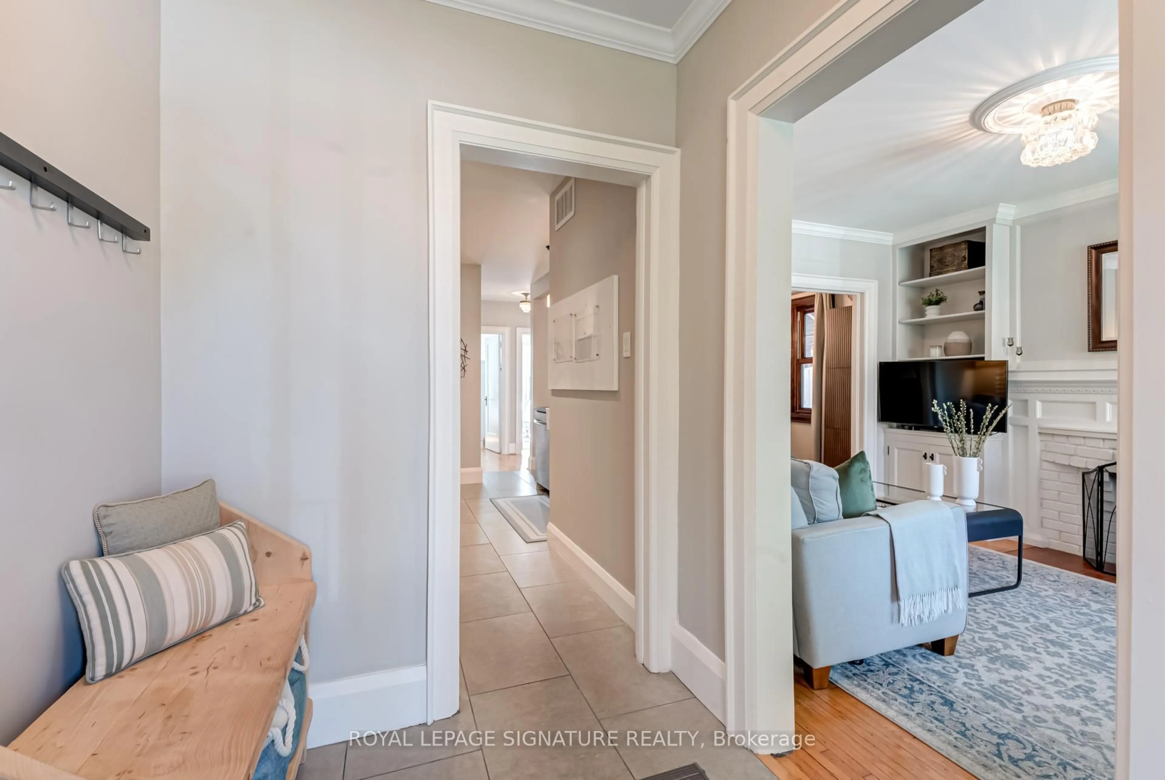 Indoor entryway for 20 Central St, Toronto Ontario M8V 2R7