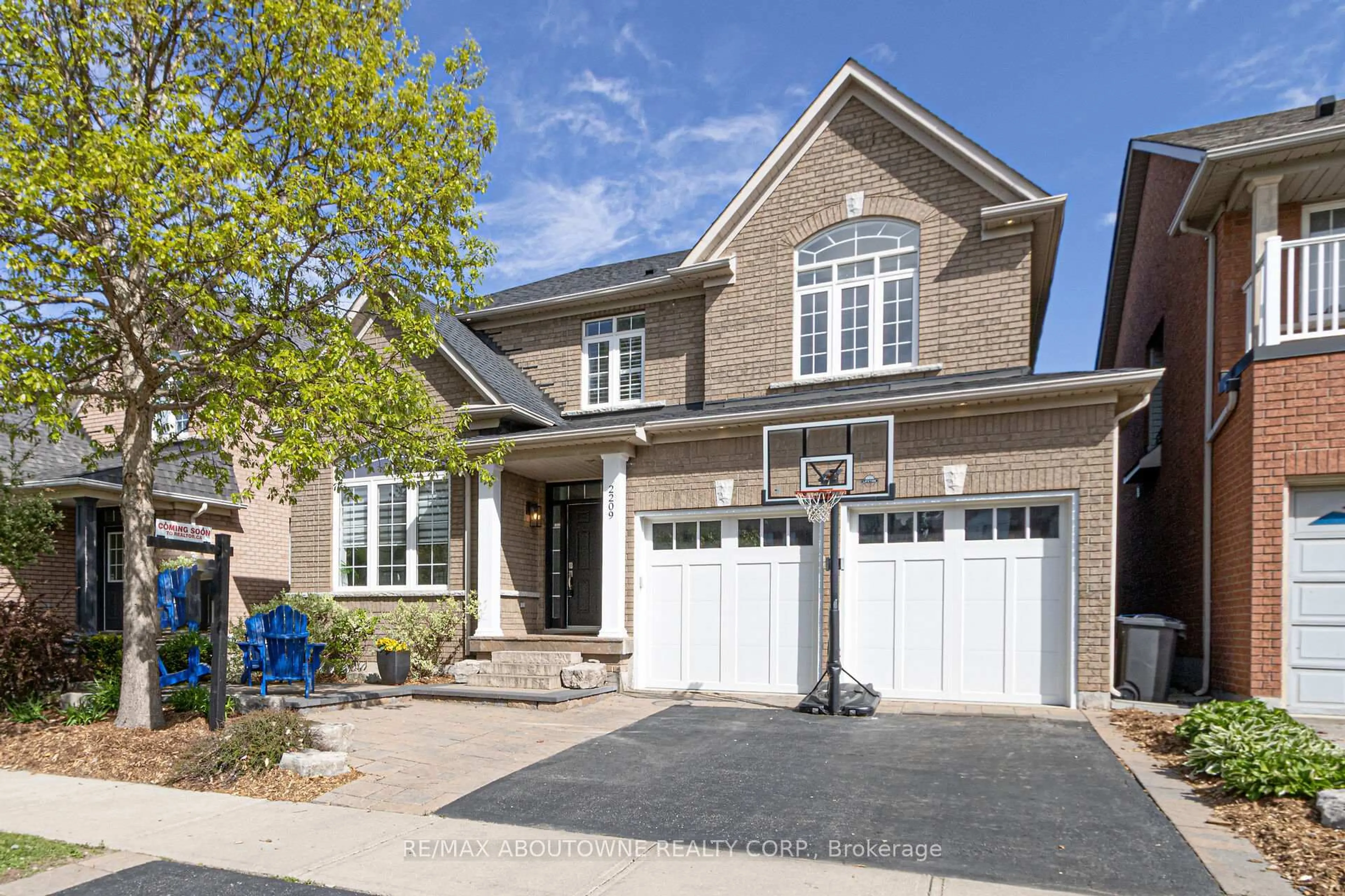 Home with brick exterior material, street for 2209 Falling Green Dr, Oakville Ontario L6M 5A2