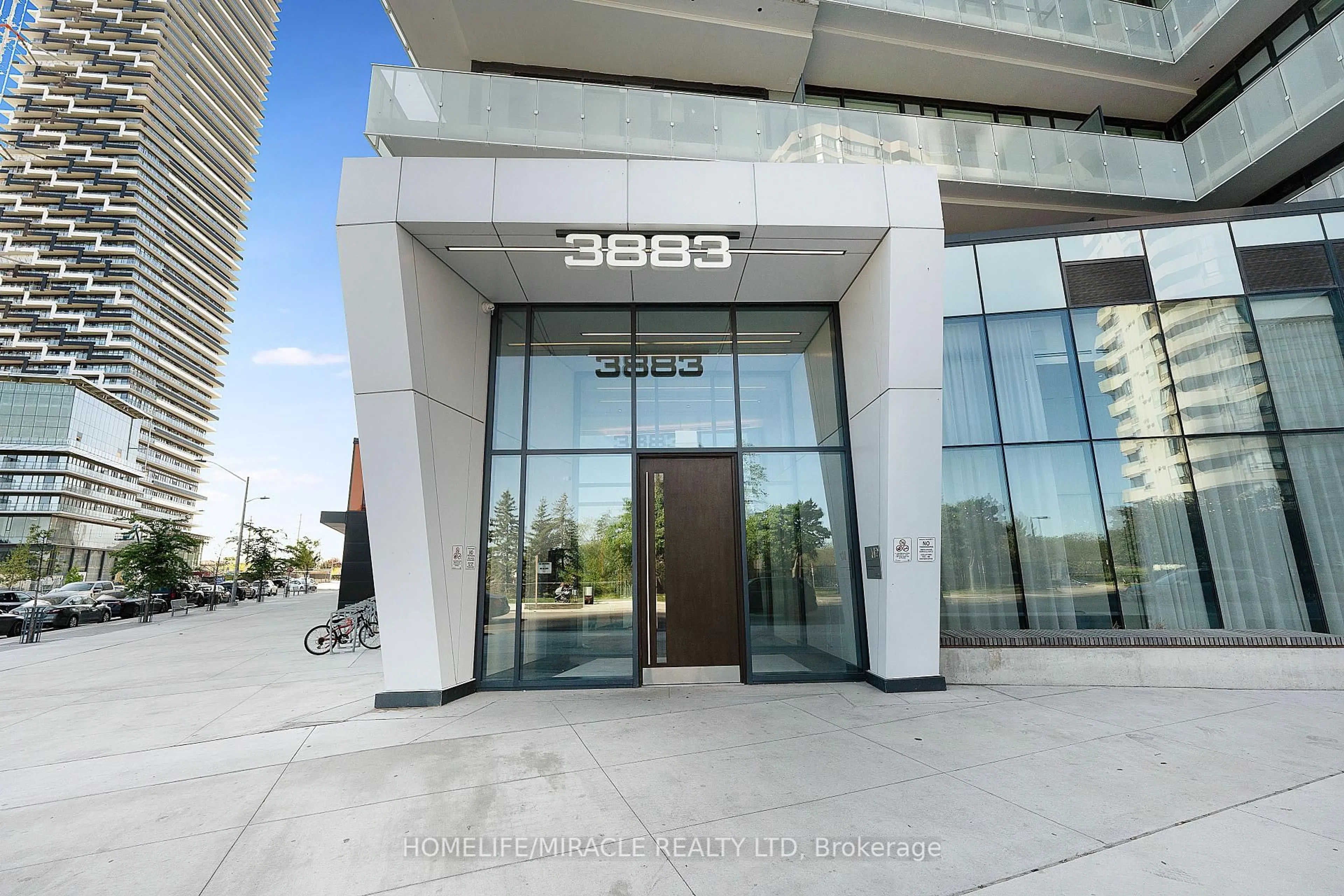 Indoor foyer for 3883 Quratz Rd #2001, Mississauga Ontario L5B 0M4