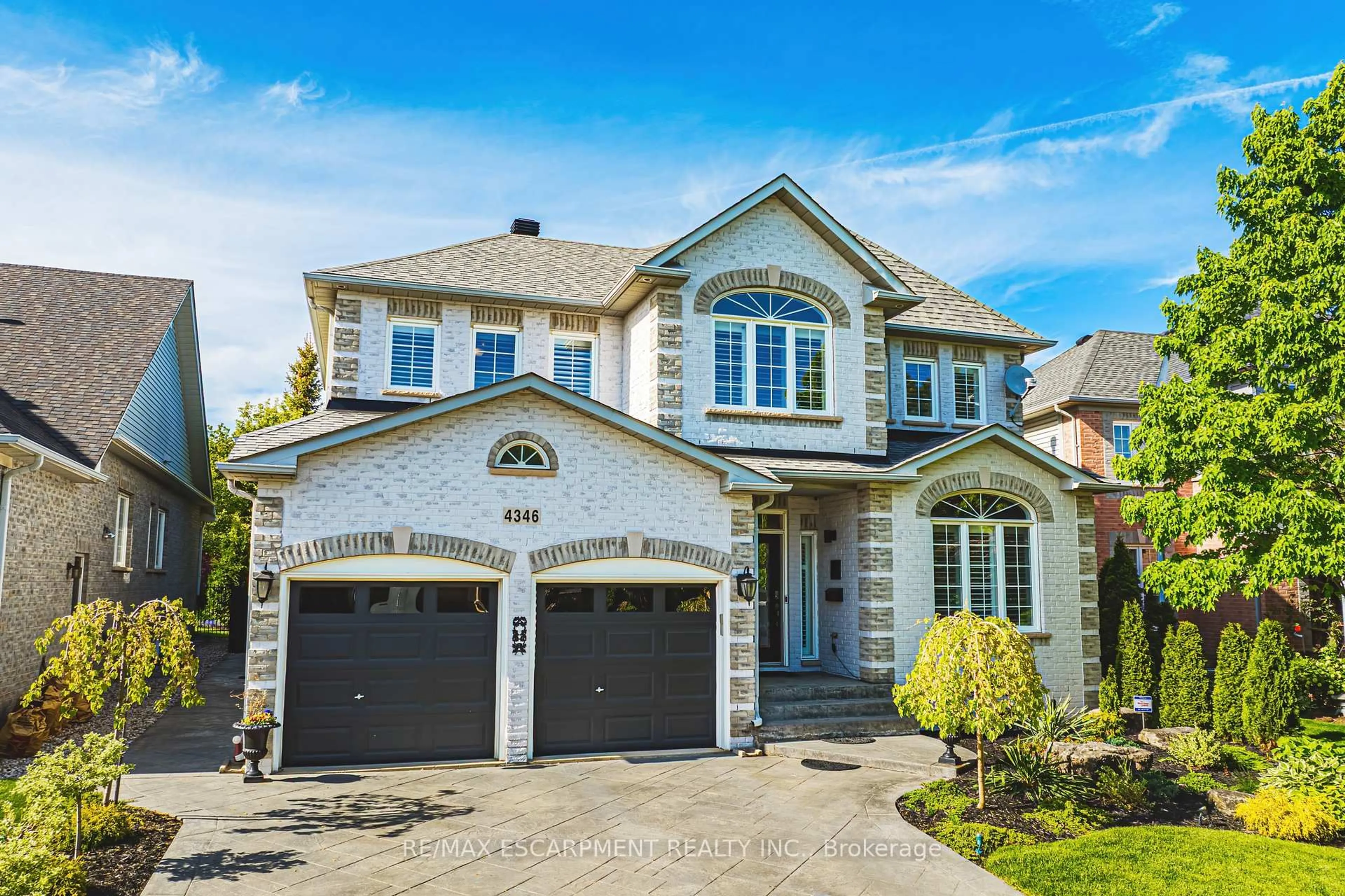 Home with brick exterior material, street for 4346 Millcroft Park Dr, Burlington Ontario L7M 4R1