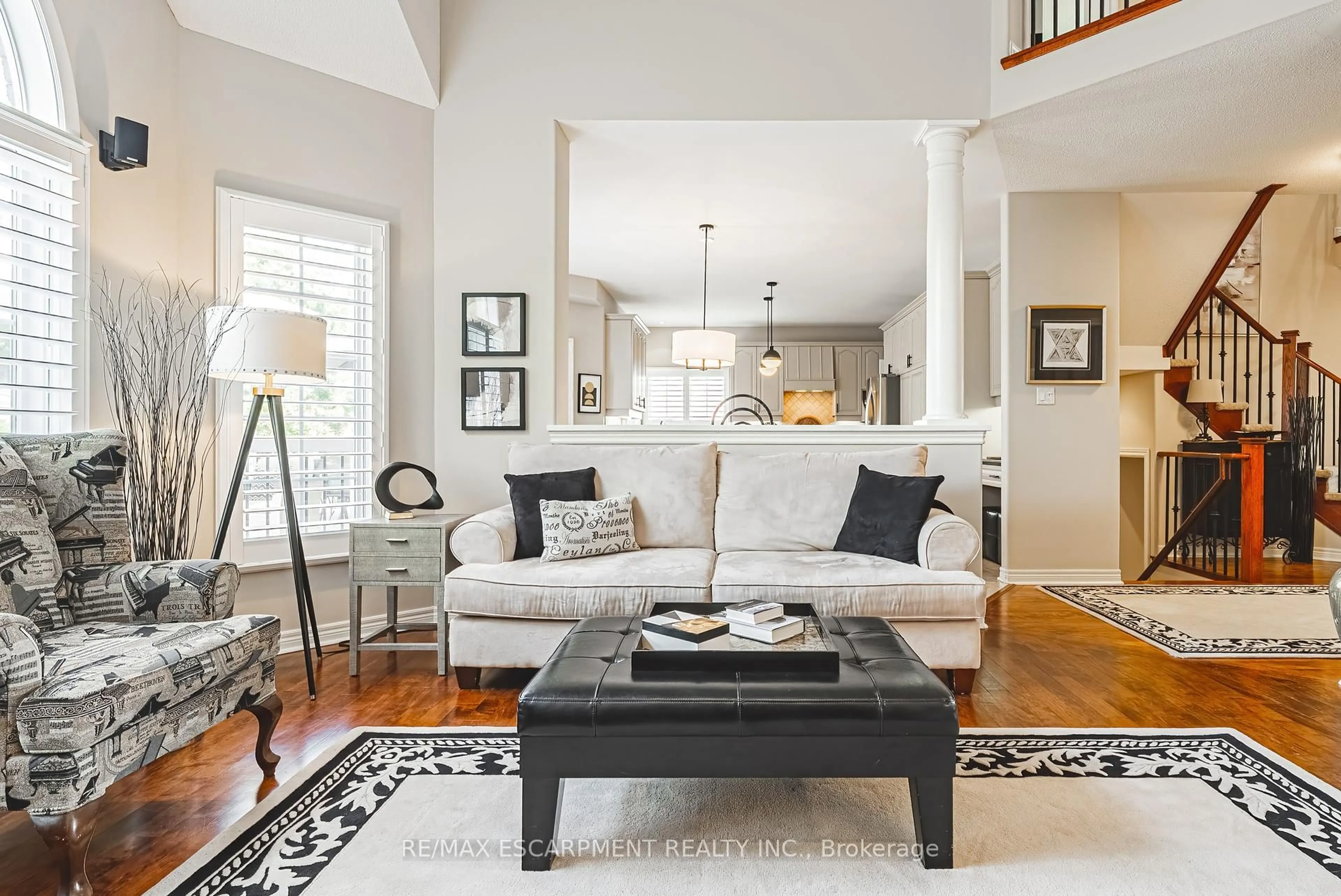 Living room with furniture, unknown for 4346 Millcroft Park Dr, Burlington Ontario L7M 4R1