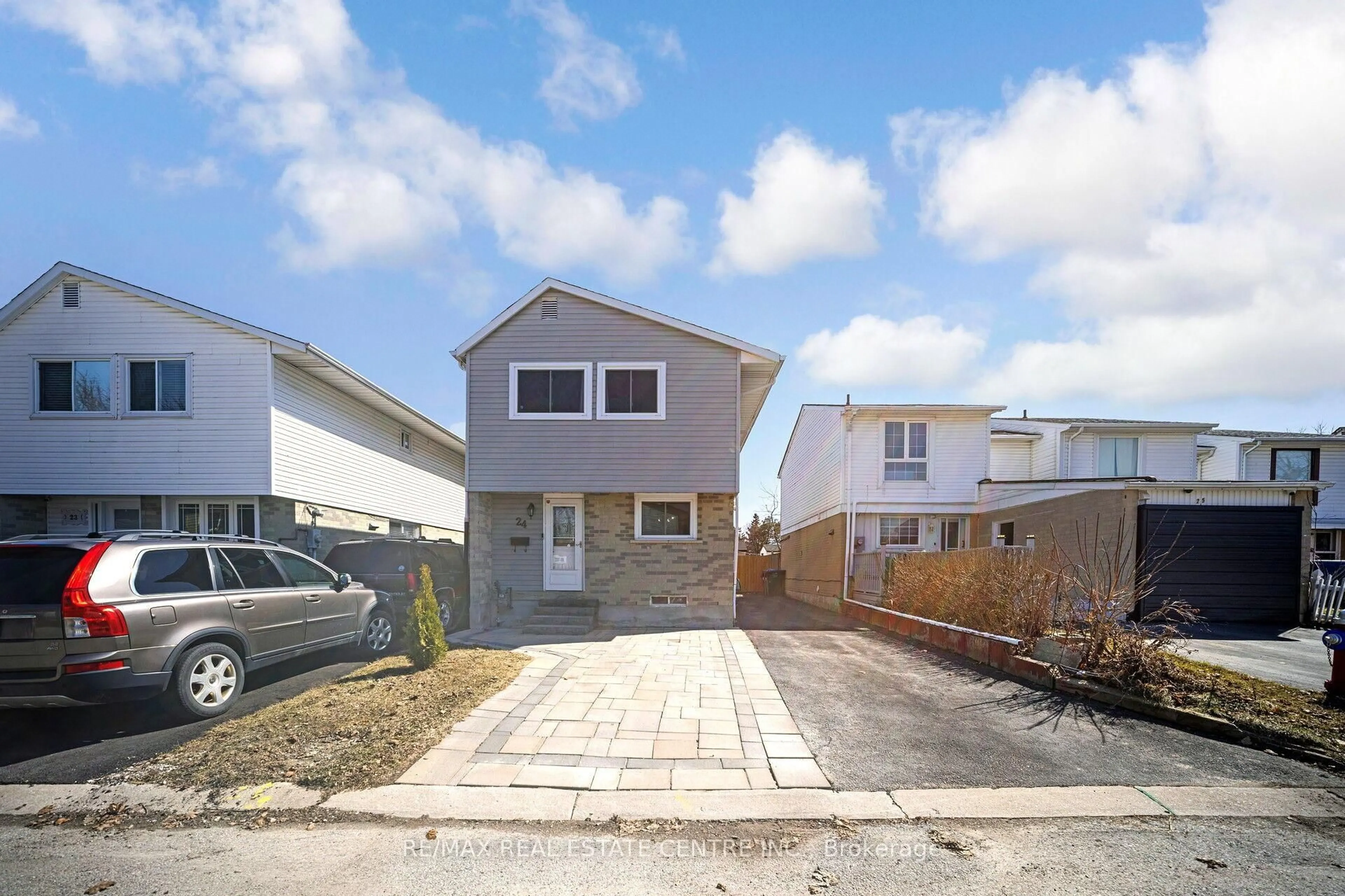 A pic from outside/outdoor area/front of a property/back of a property/a pic from drone, street for 24 Jackman Dr, Brampton Ontario L6S 2L7