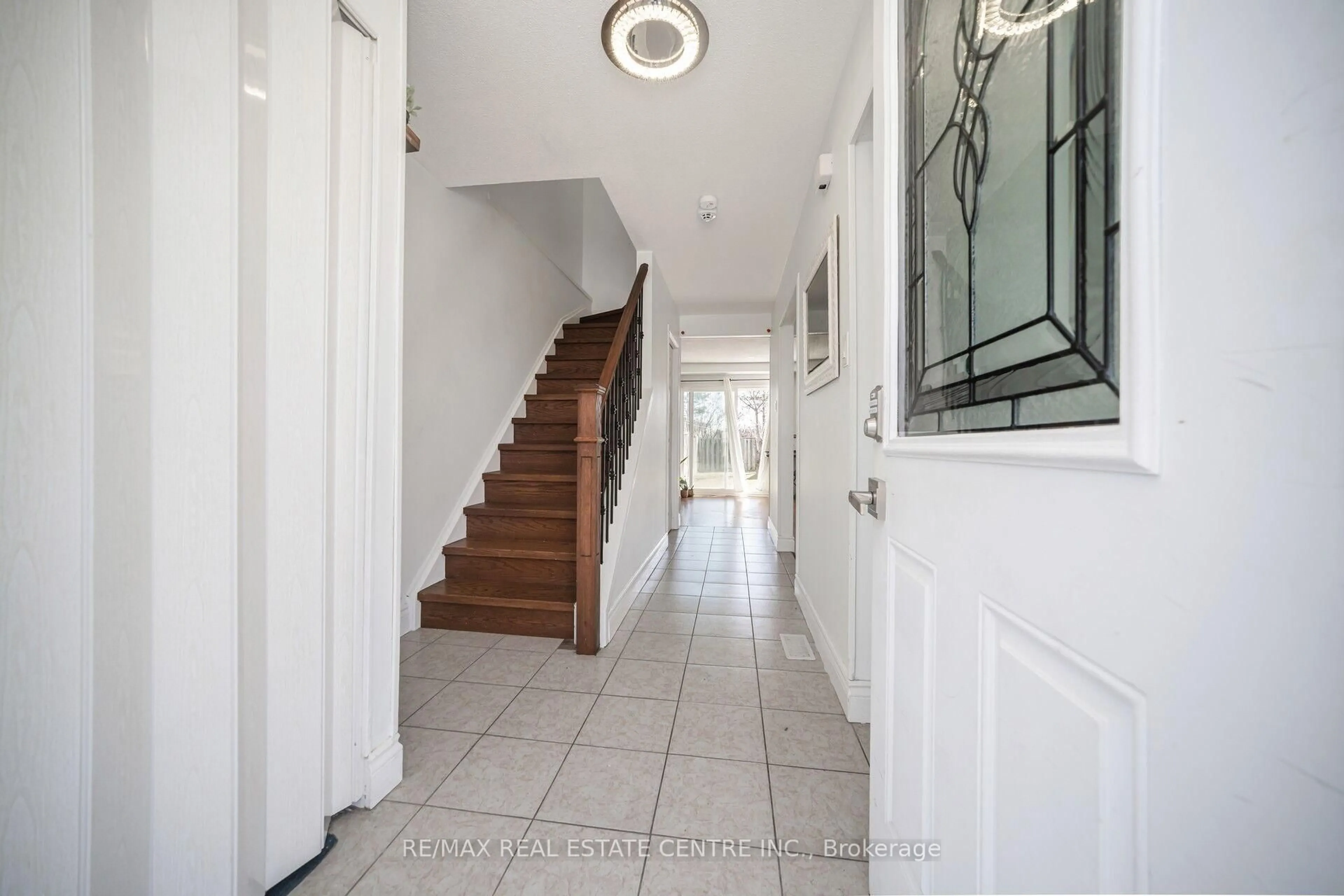 Indoor foyer for 24 Jackman Dr, Brampton Ontario L6S 2L7