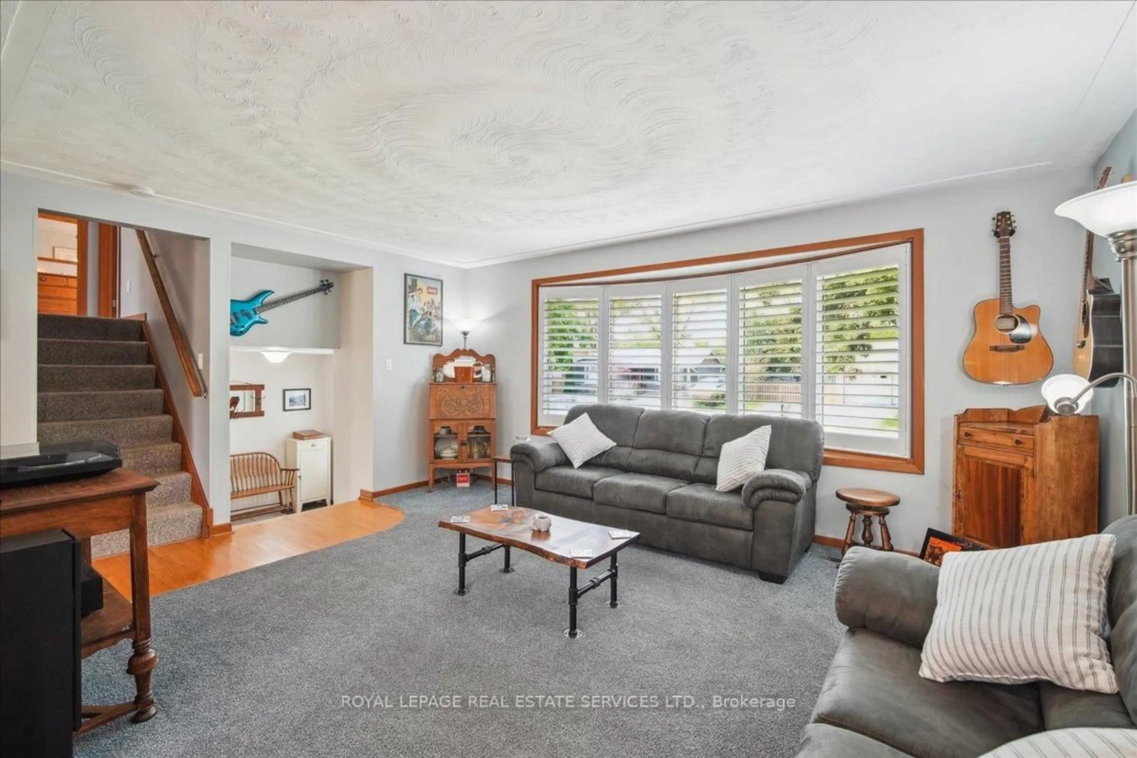Living room with furniture, unknown for 355 Hampton Heath Rd, Burlington Ontario L7L 4R1