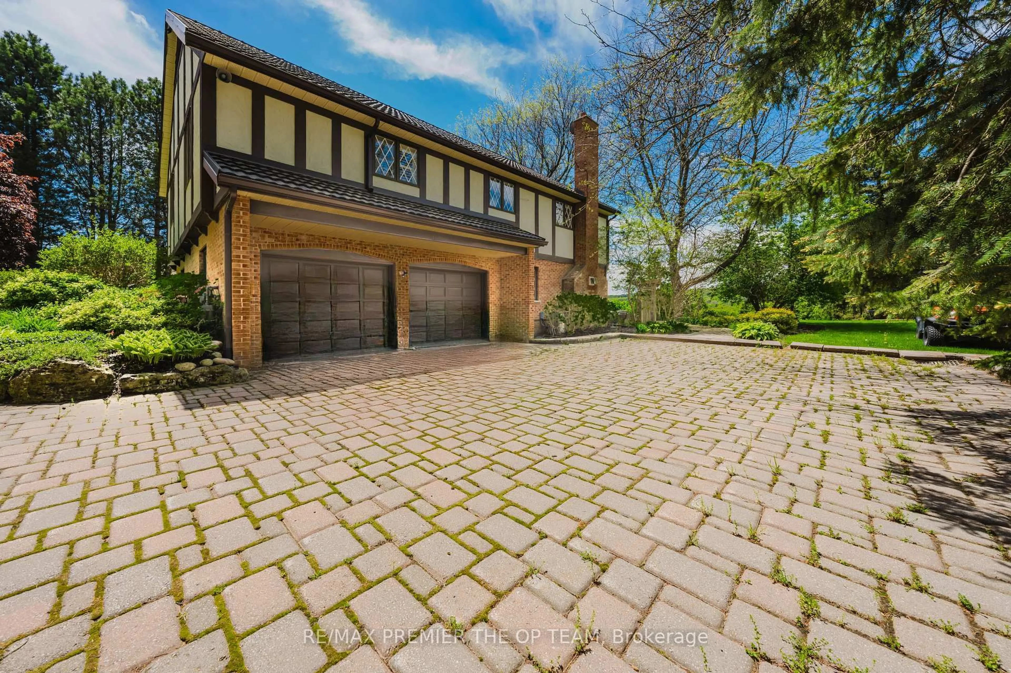 Home with brick exterior material, street for 18 Ingleview Dr, Caledon Ontario L7C 1P3