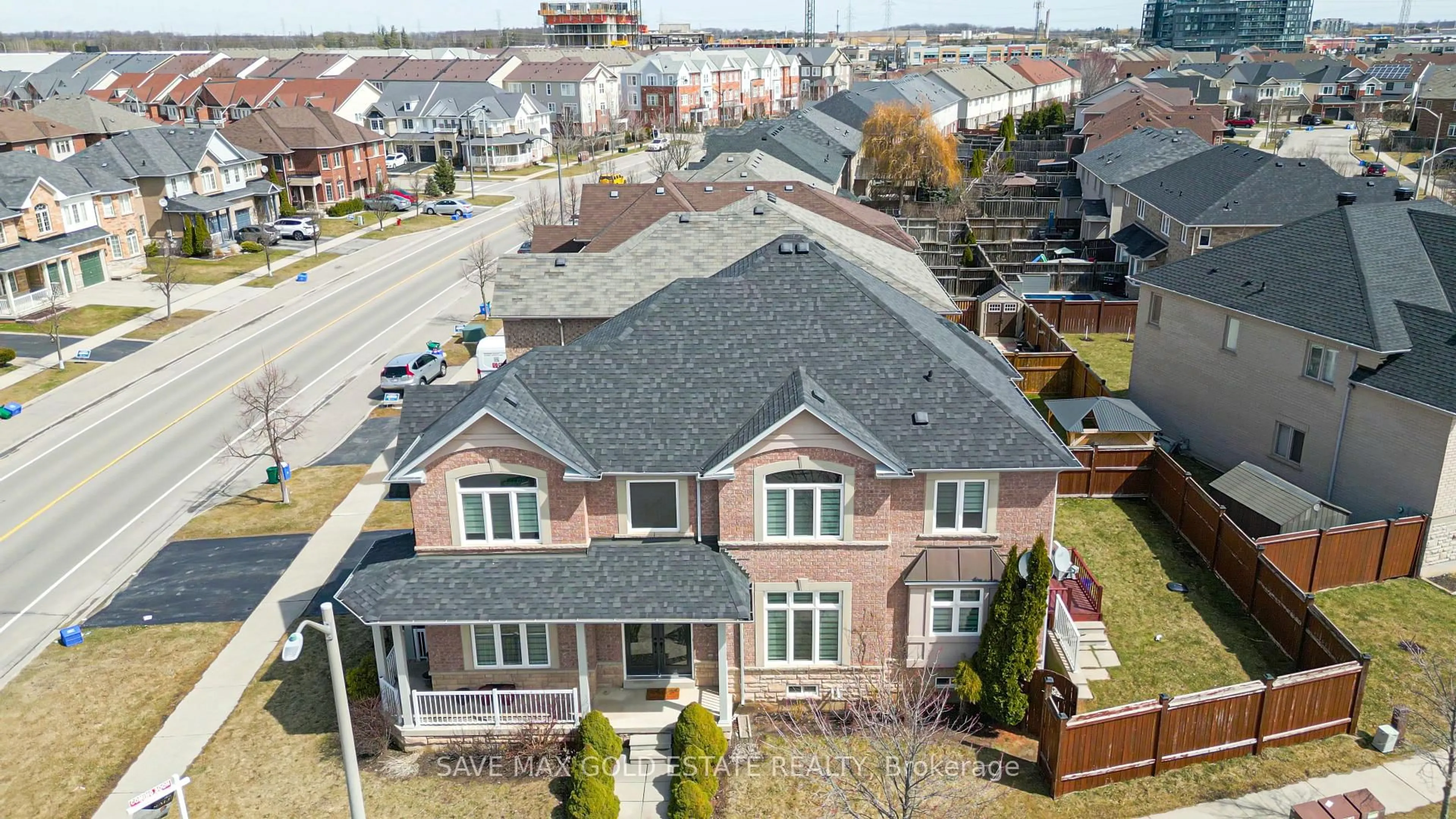 A pic from outside/outdoor area/front of a property/back of a property/a pic from drone, building for 4788 Thomas Alton Blvd, Burlington Ontario L7M 0J5
