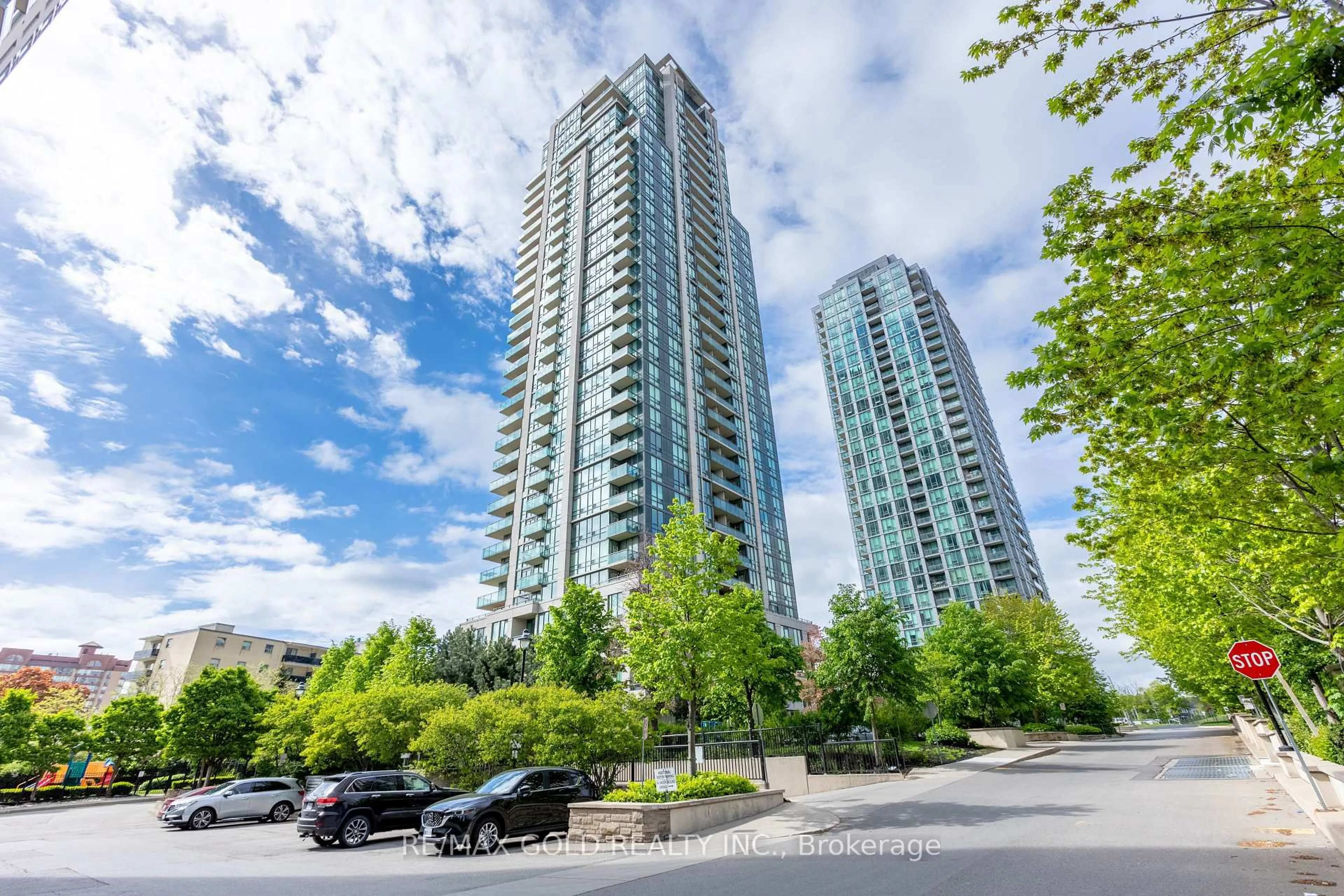 A pic from outside/outdoor area/front of a property/back of a property/a pic from drone, unknown for 3515 Kariya Dr #2006, Mississauga Ontario L5B 0C1