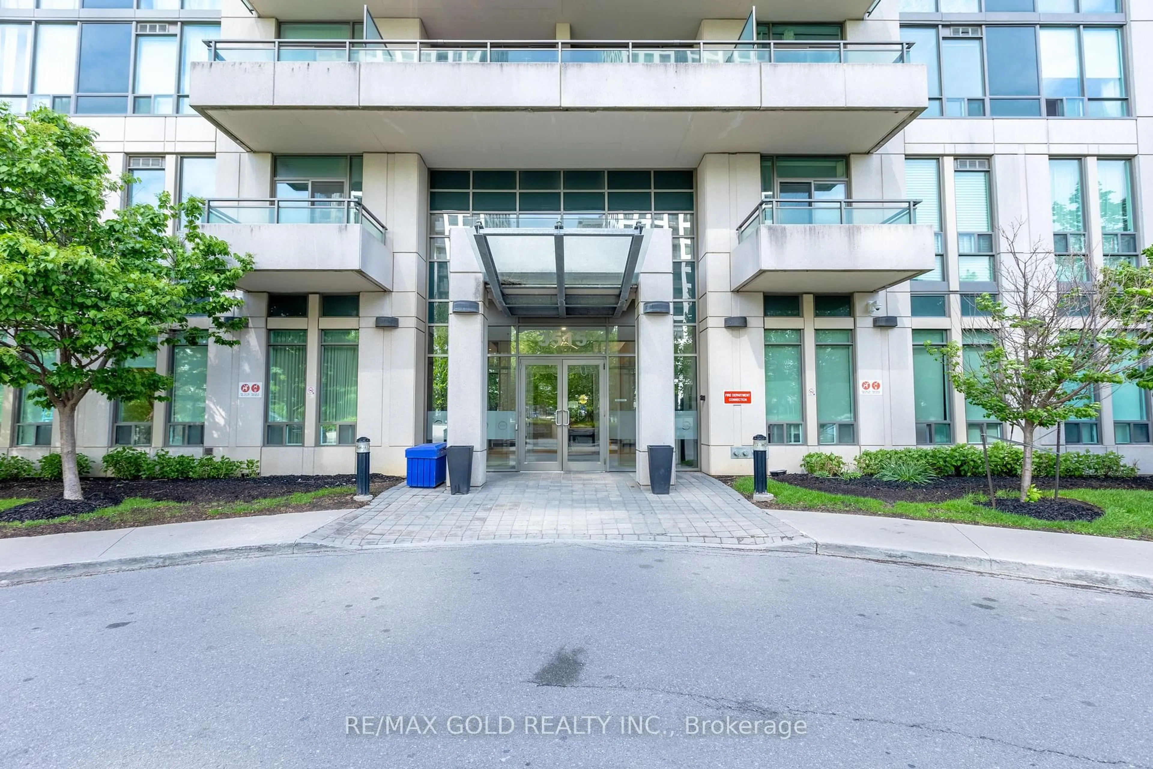 Indoor foyer for 3515 Kariya Dr #2006, Mississauga Ontario L5B 0C1