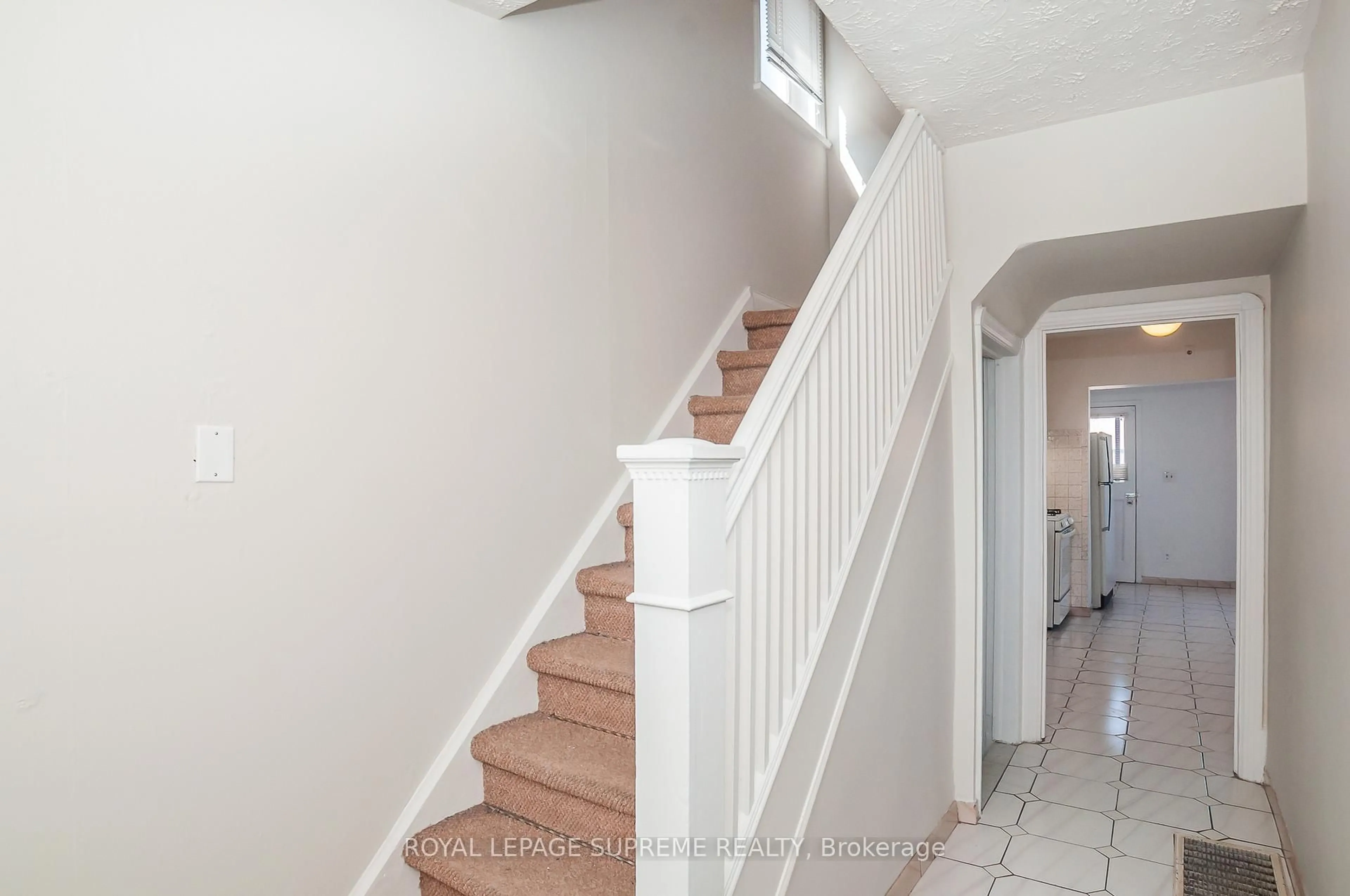 Stairs for 184 Dunraven Dr, Toronto Ontario M6M 1H5
