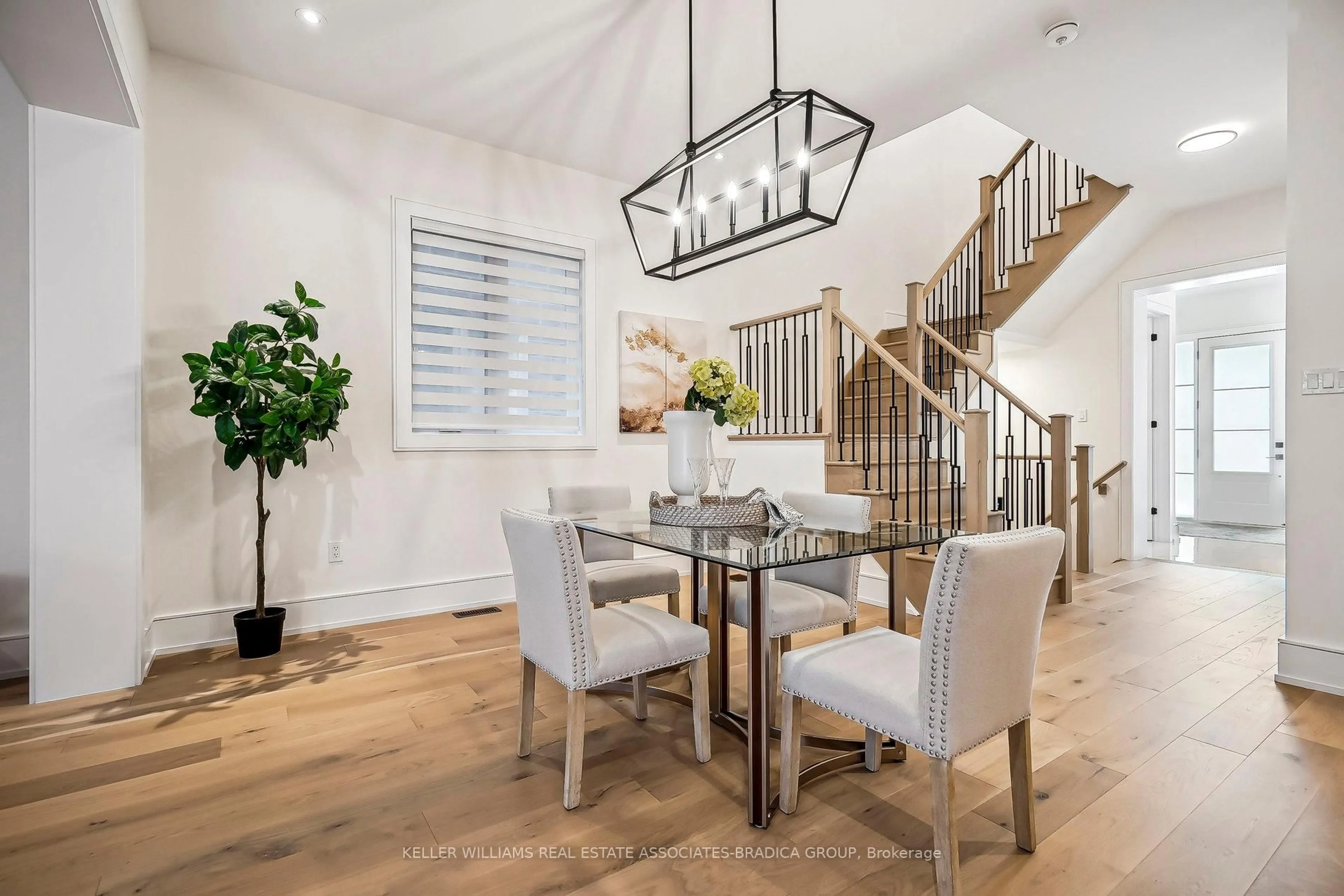 Dining room, wood/laminate floor for 46 Boulton Tr, Oakville Ontario L6H 0Z9