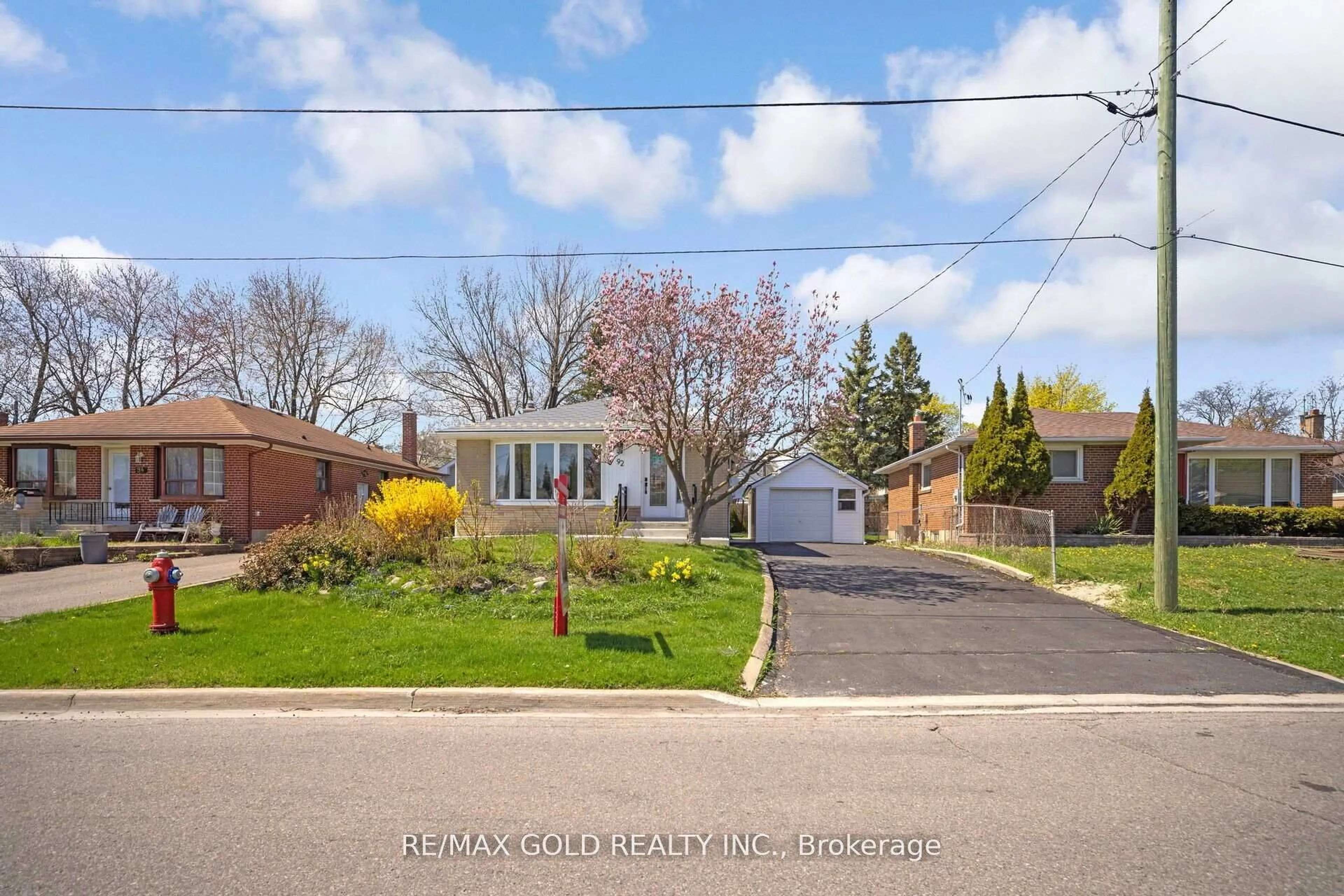 A pic from outside/outdoor area/front of a property/back of a property/a pic from drone, street for 92 Cornwall Rd, Brampton Ontario L6W 1N8