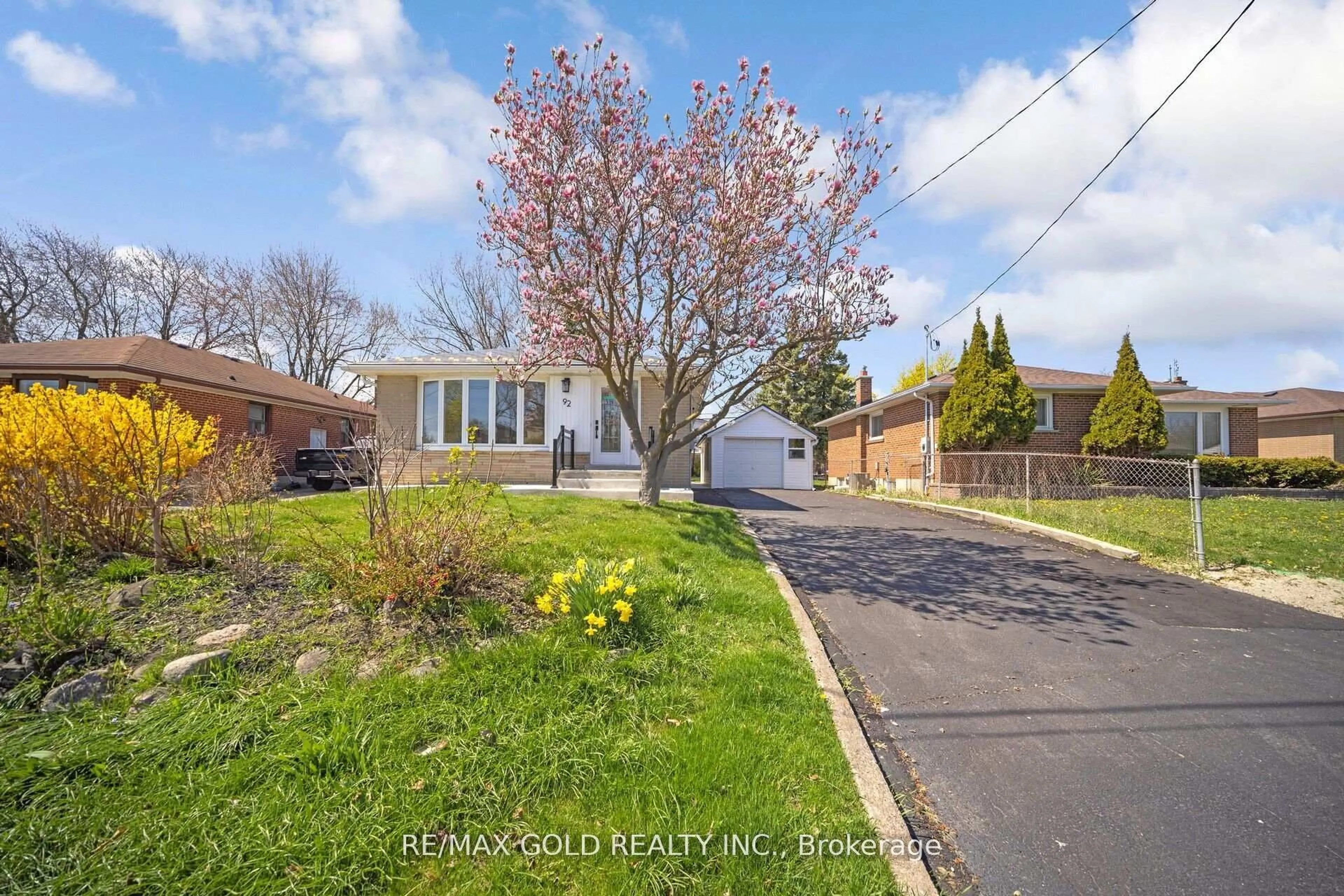 A pic from outside/outdoor area/front of a property/back of a property/a pic from drone, street for 92 Cornwall Rd, Brampton Ontario L6W 1N8