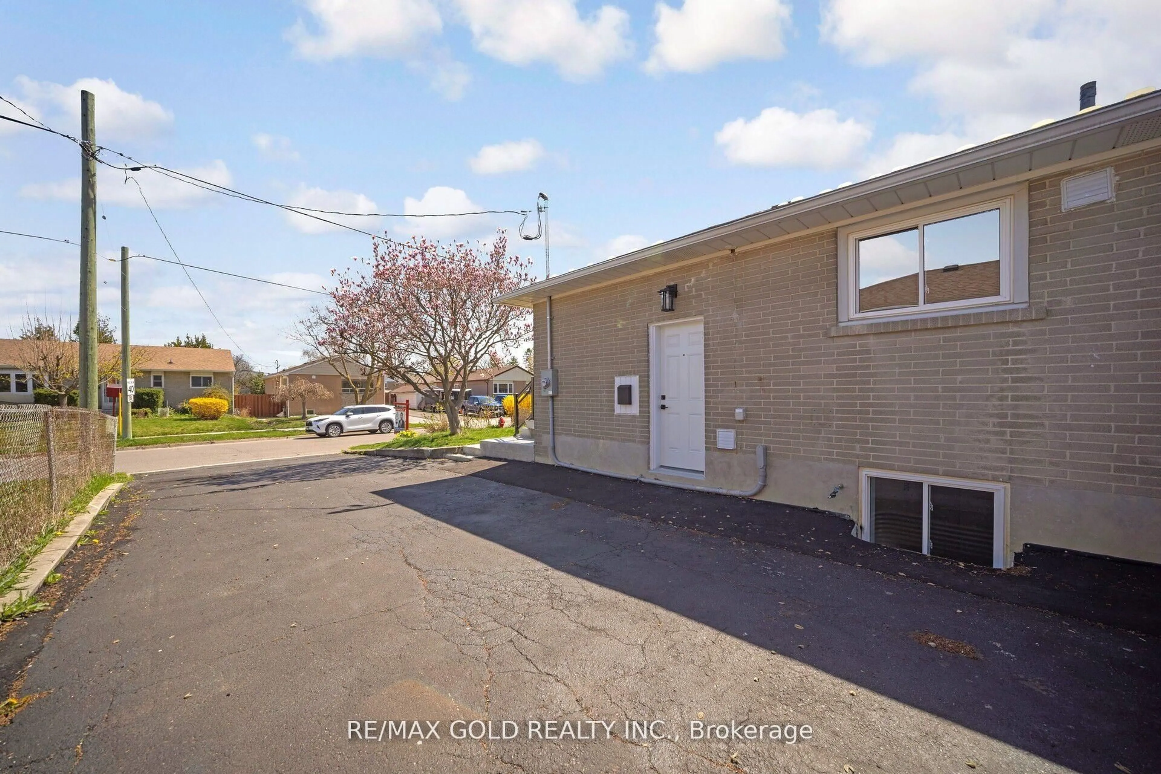 A pic from outside/outdoor area/front of a property/back of a property/a pic from drone, street for 92 Cornwall Rd, Brampton Ontario L6W 1N8
