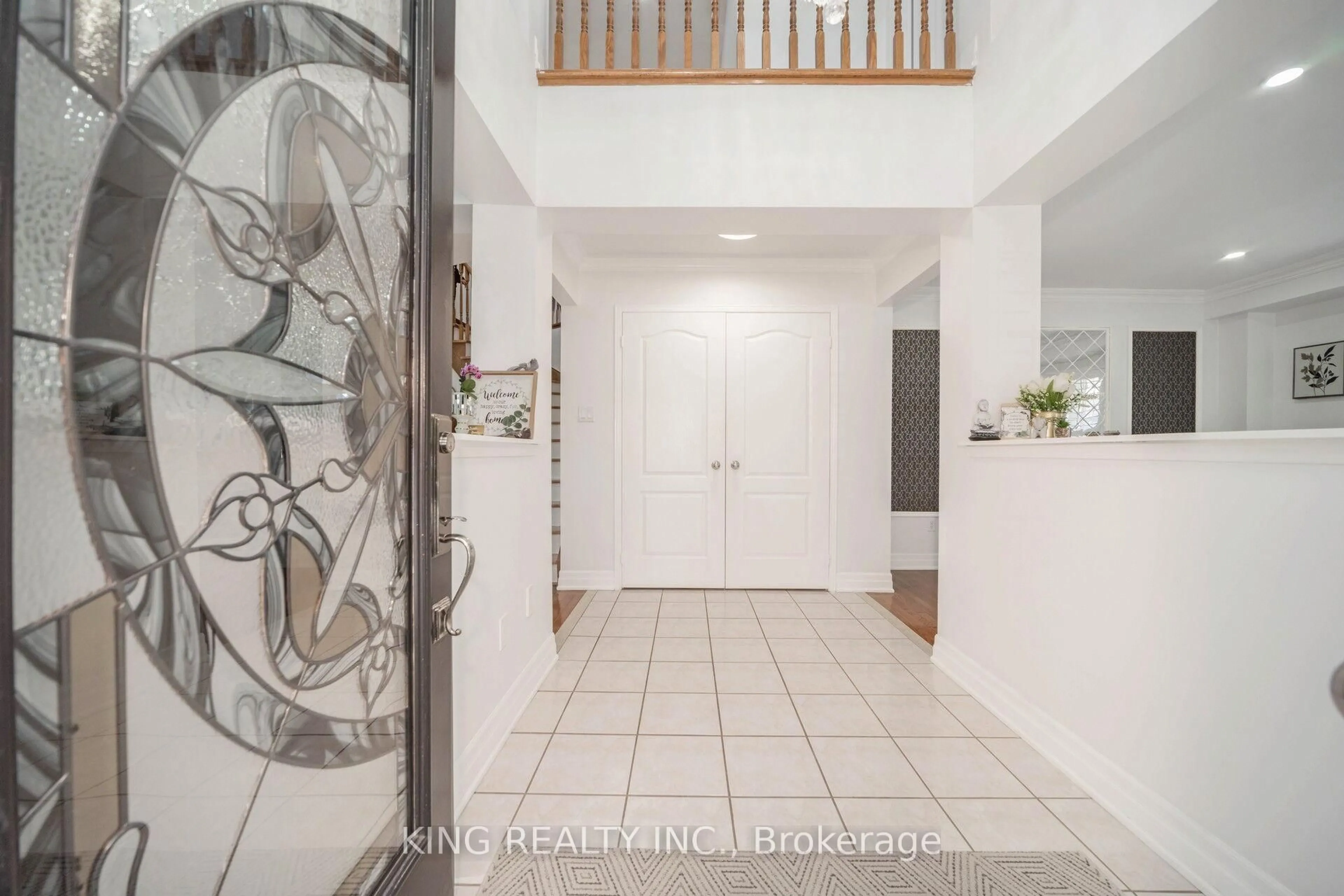 Indoor entryway for 52 Linderwood Dr, Brampton Ontario L7A 1S4