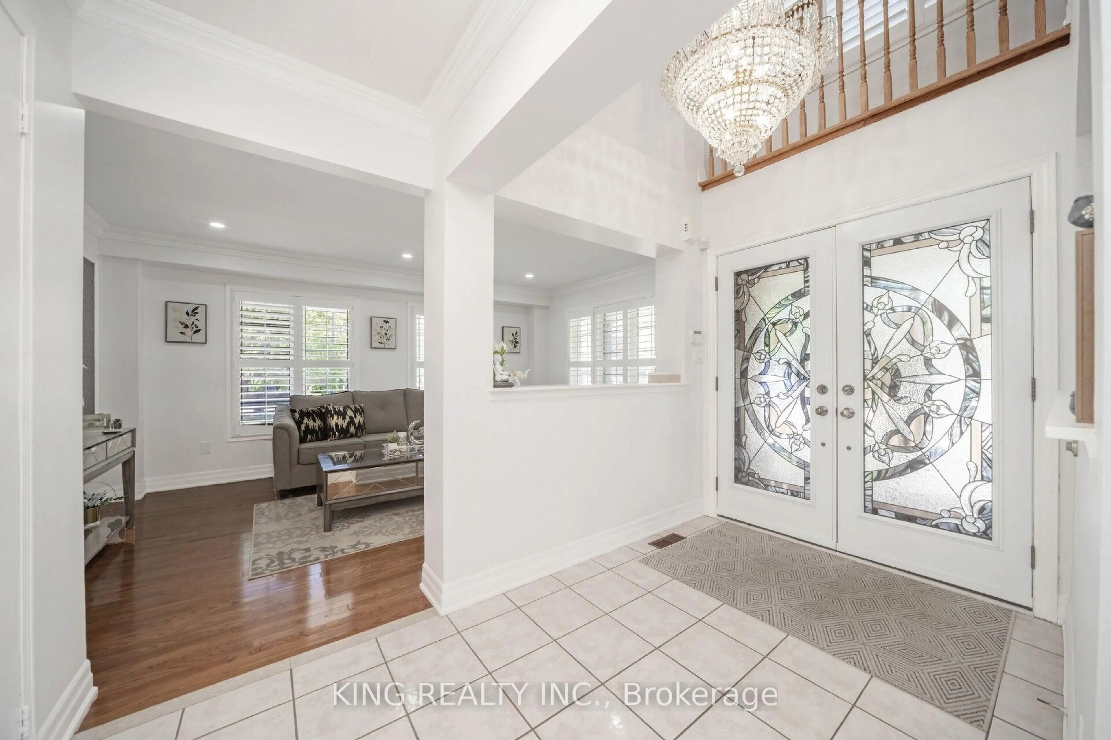 Indoor entryway for 52 Linderwood Dr, Brampton Ontario L7A 1S4