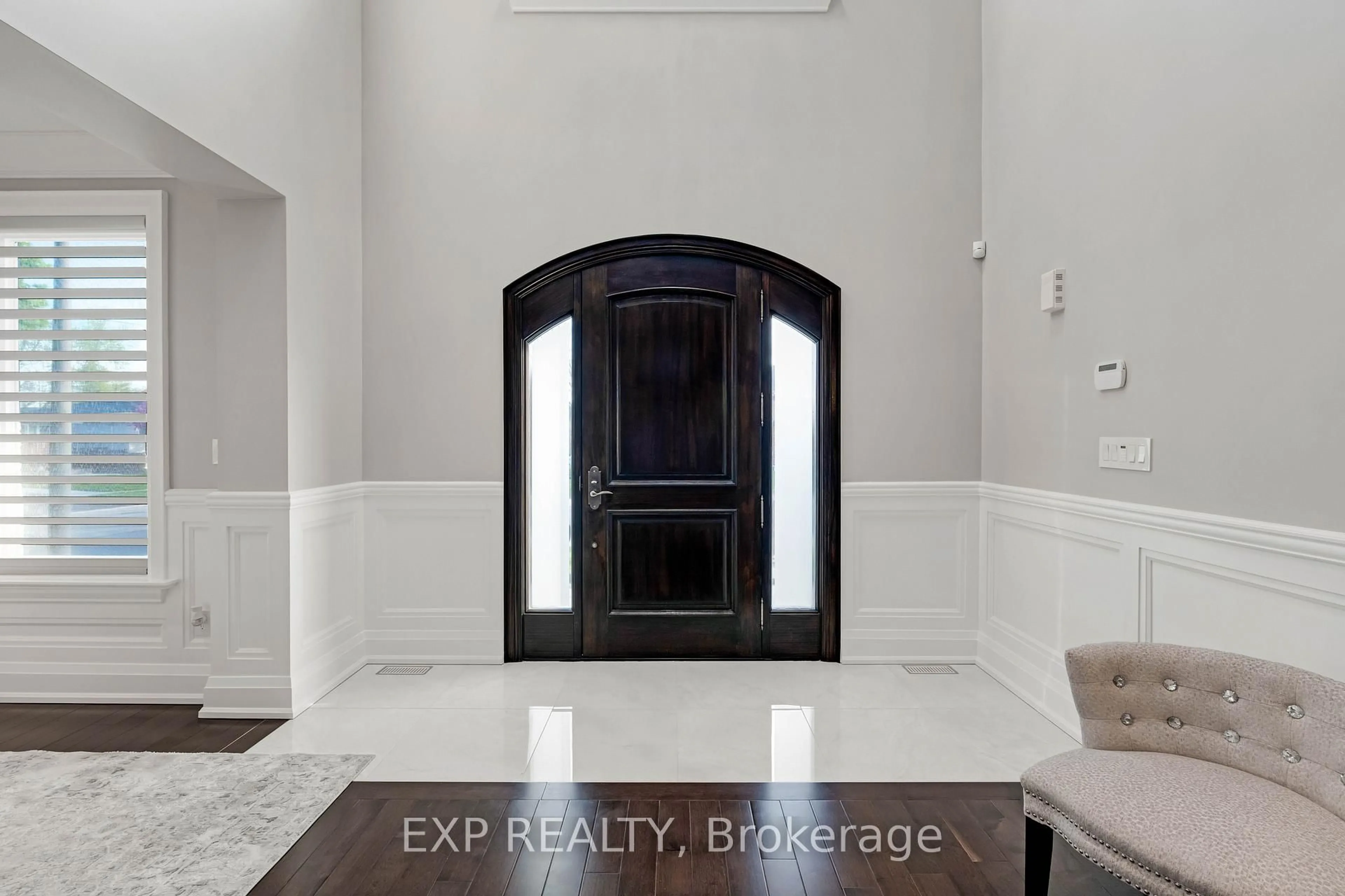 Indoor entryway for 3471 Yale Rd, Mississauga Ontario L5A 2V4