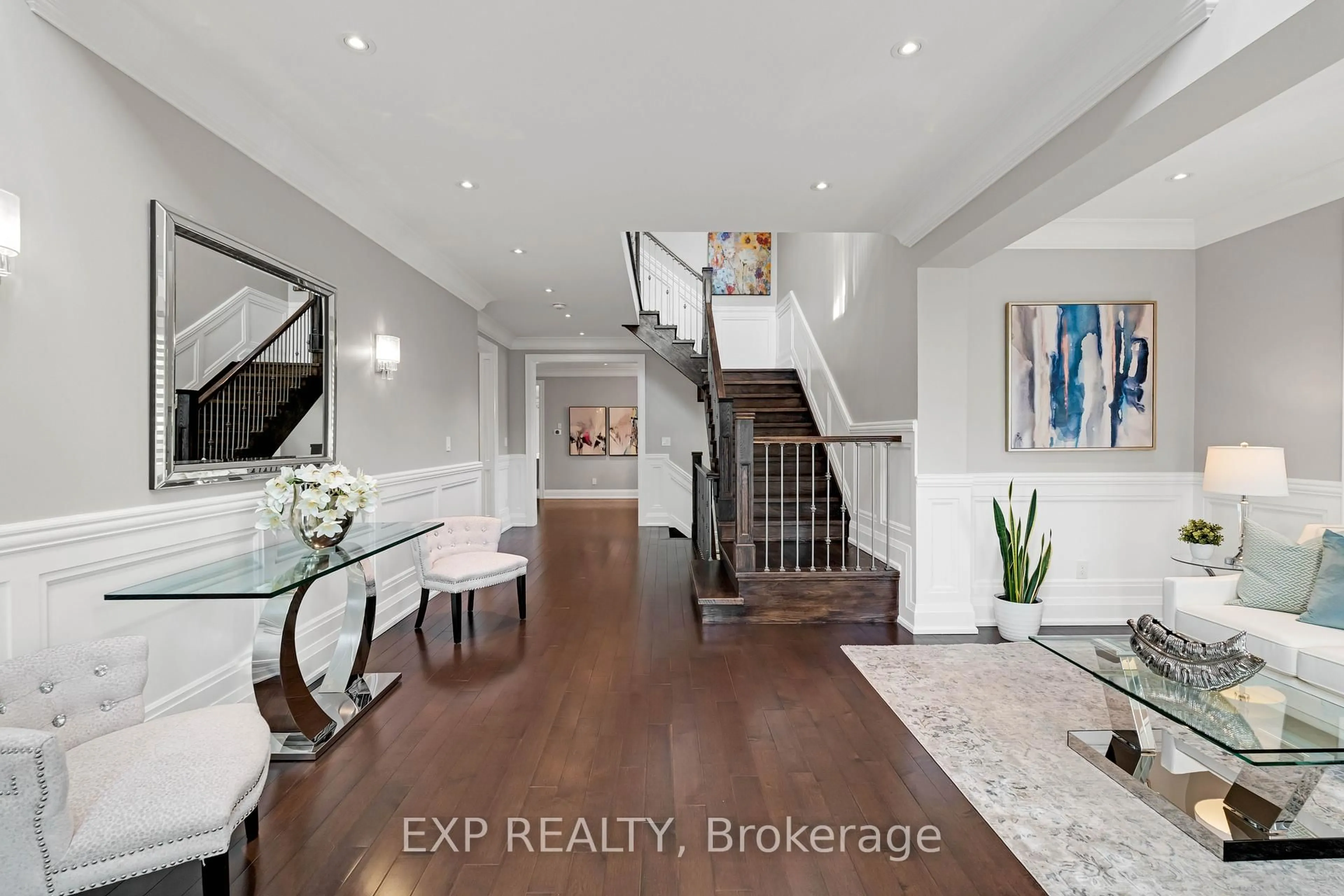 Indoor entryway for 3471 Yale Rd, Mississauga Ontario L5A 2V4