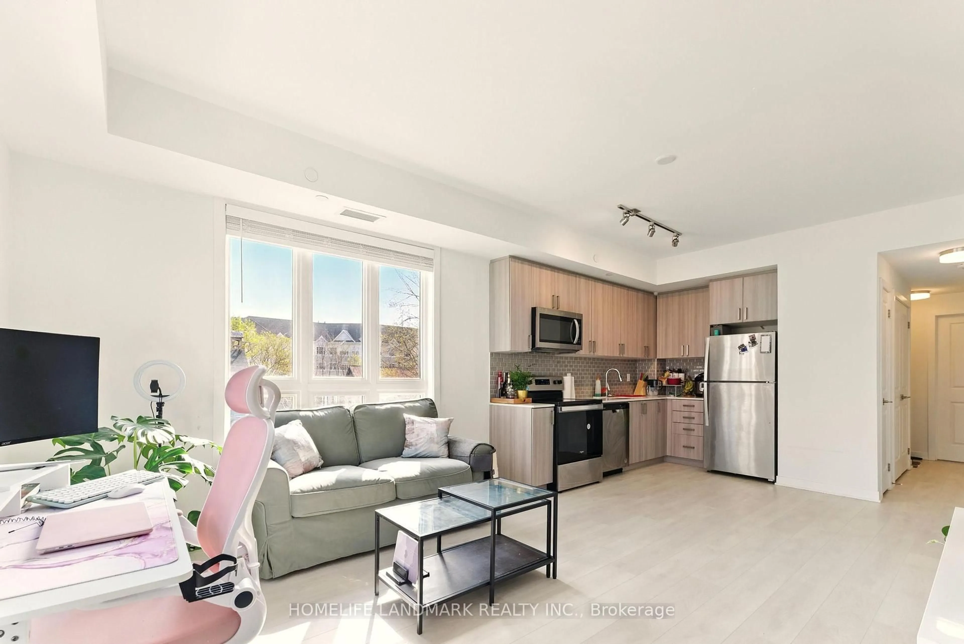 Open concept kitchen, unknown for 4015 Hickory Dr #2, Mississauga Ontario L4W 1L1