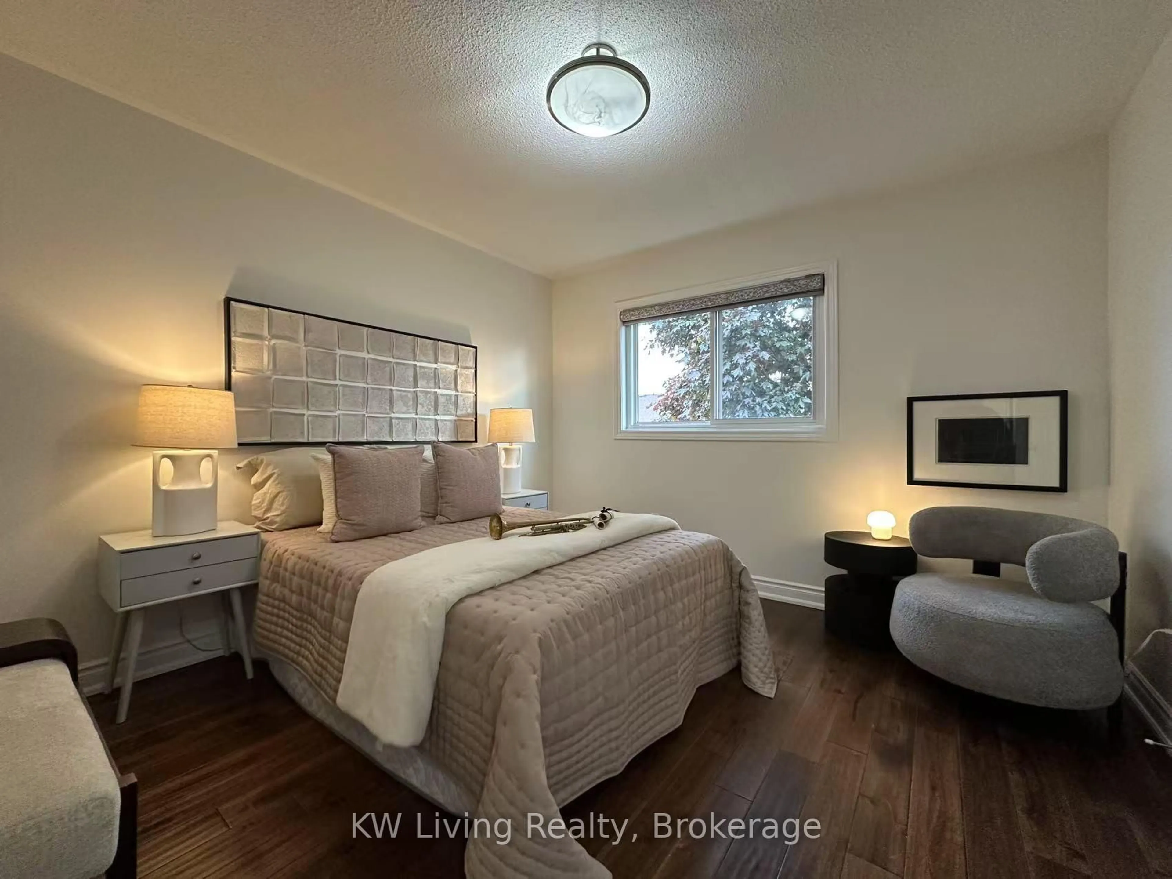Bedroom with bed, wood/laminate floor for 5932 Hemingway Rd, Mississauga Ontario L5M 5M1