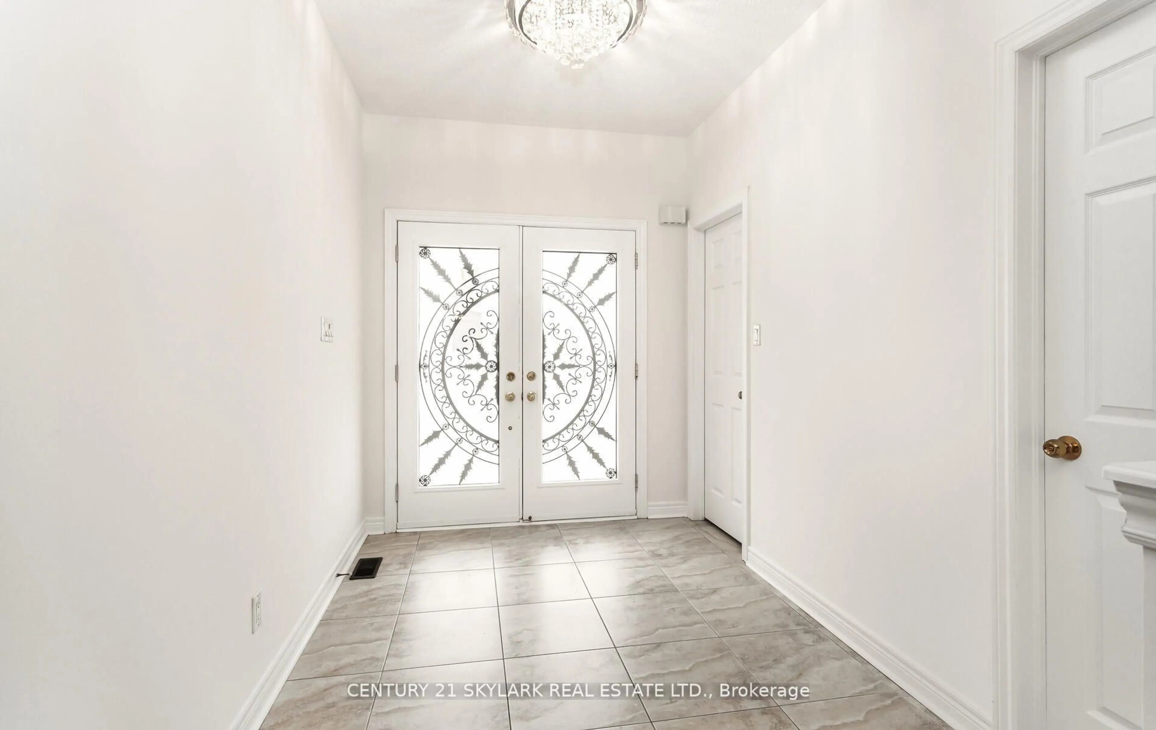 Indoor entryway for 94 Bayhampton Dr, Brampton Ontario L6P 3A9