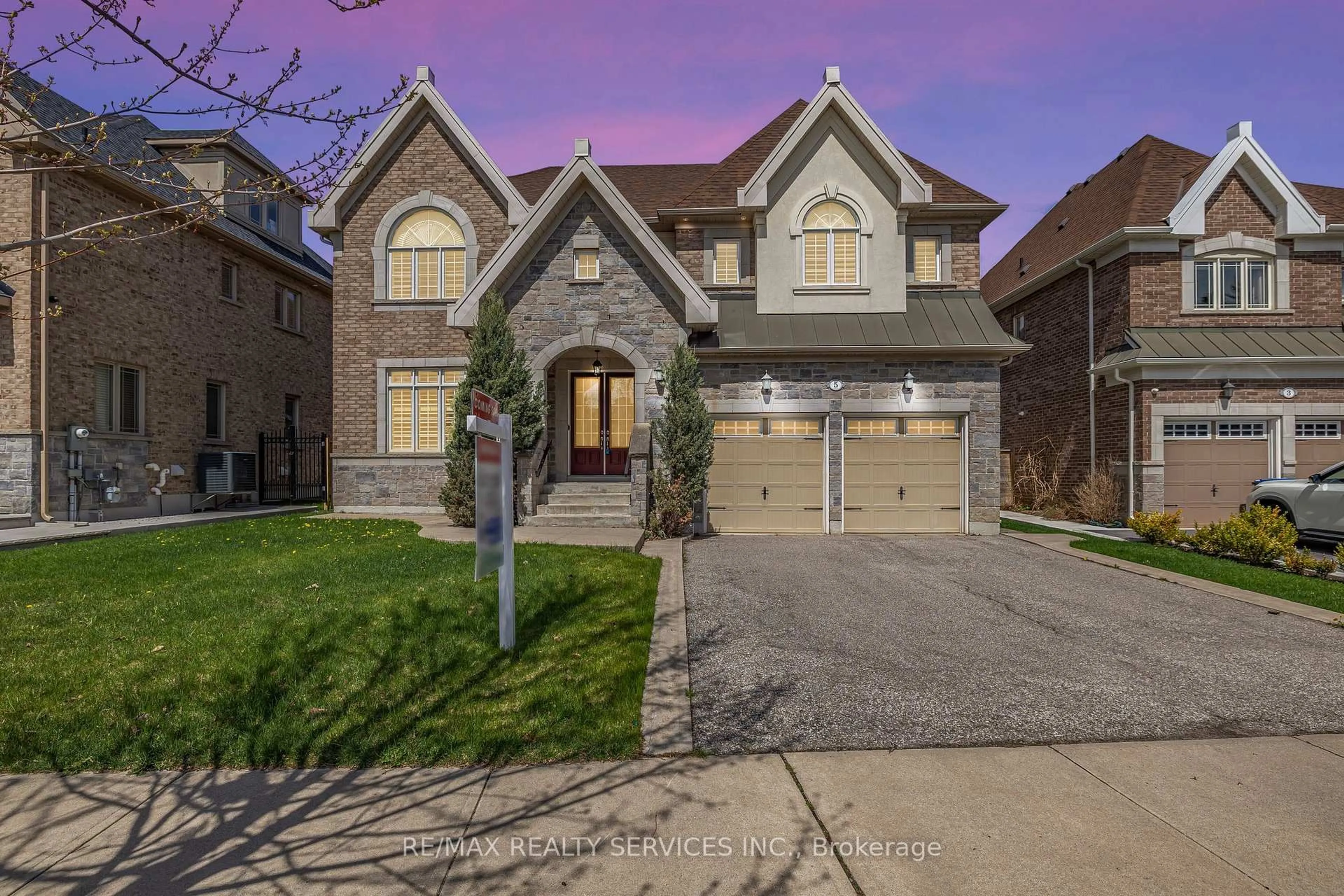 Home with brick exterior material, street for 5 Perth St, Brampton Ontario L6Z 4P3