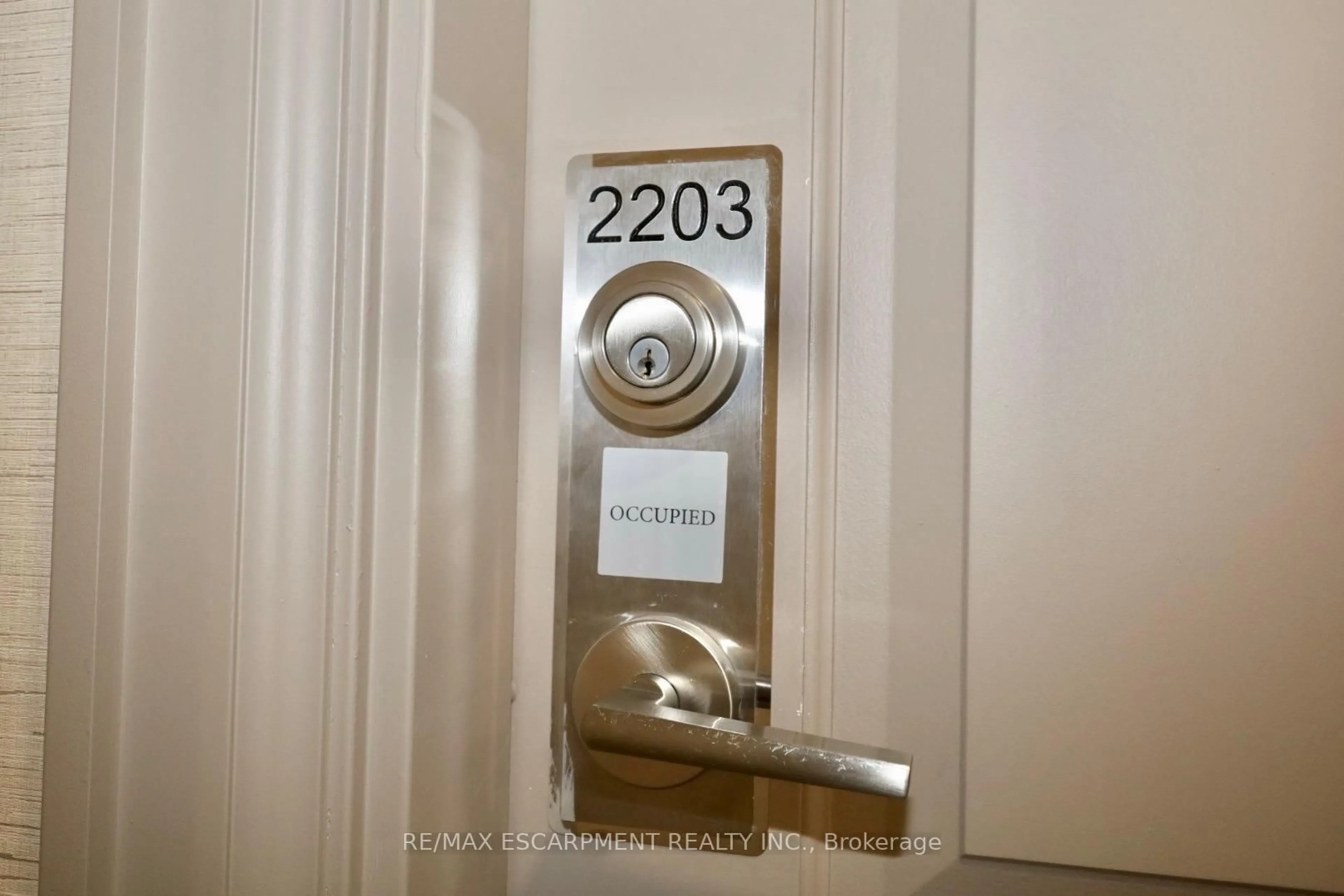 Indoor entryway for 36 Elm Dr #2203, Mississauga Ontario L3B 0N3