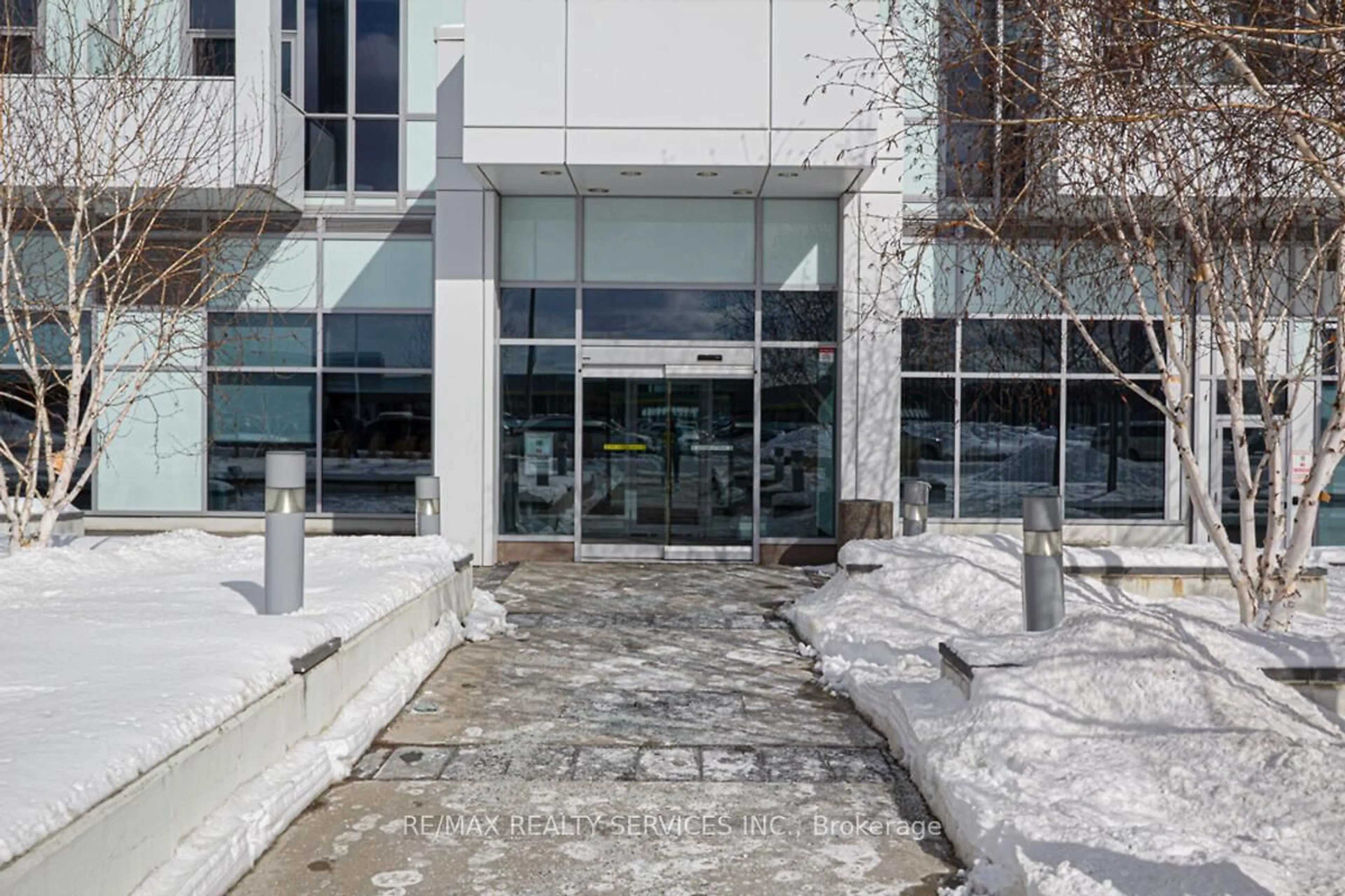 Indoor foyer for 65 Speers Rd #1507, Oakville Ontario L6K 0J1
