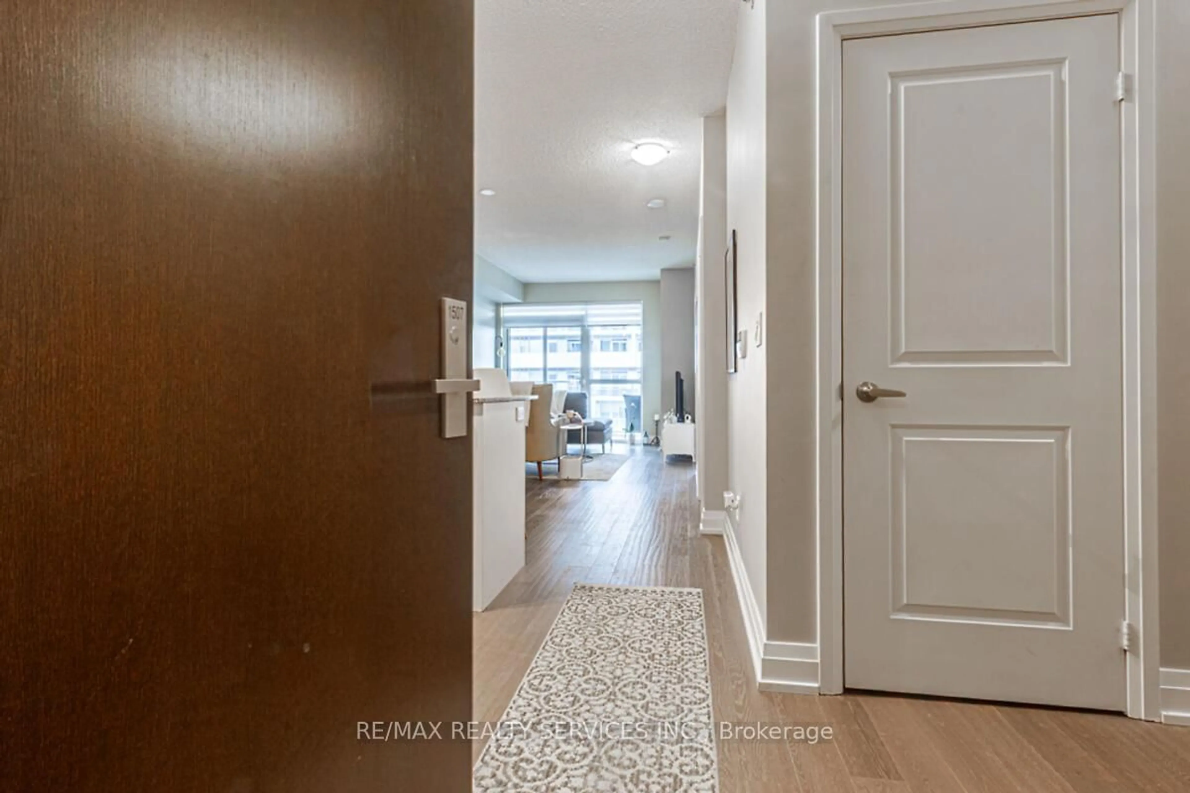 Indoor entryway for 65 Speers Rd #1507, Oakville Ontario L6K 0J1
