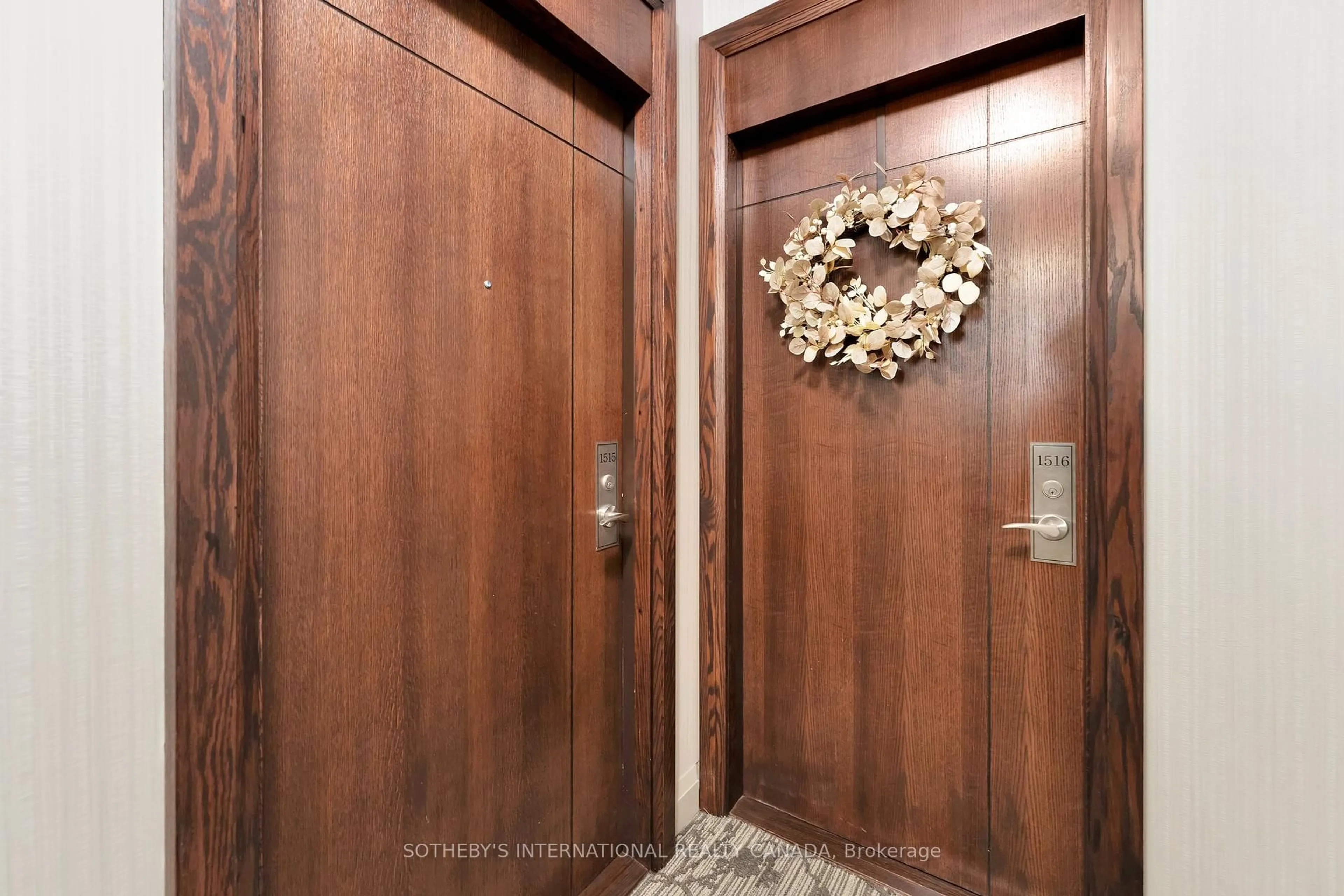Indoor entryway for 339 Rathburn Rd #1516, Mississauga Ontario L5B 0K6