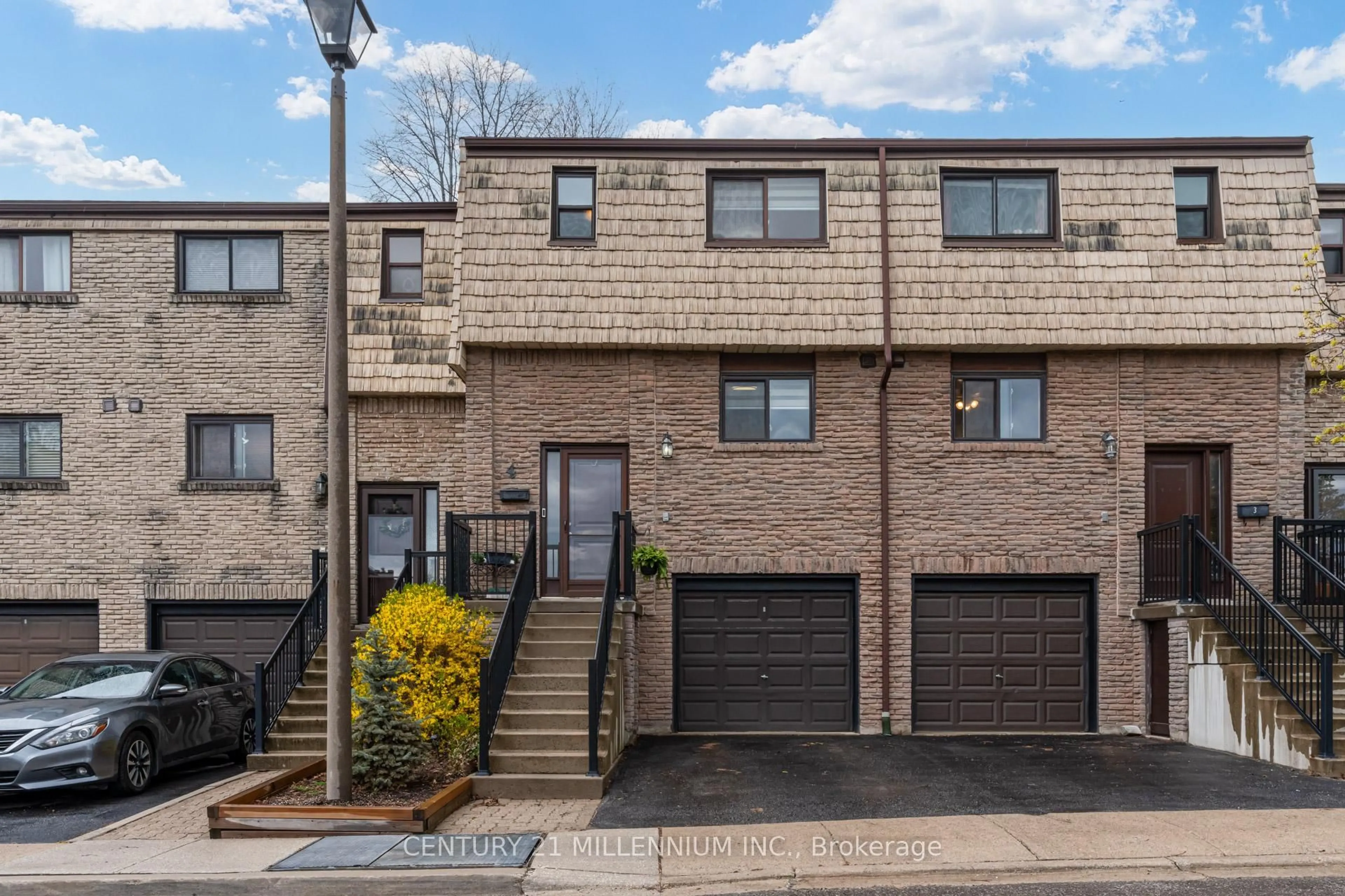 Home with brick exterior material, street for 1536 Sixth Line #4, Oakville Ontario L6H 2P2