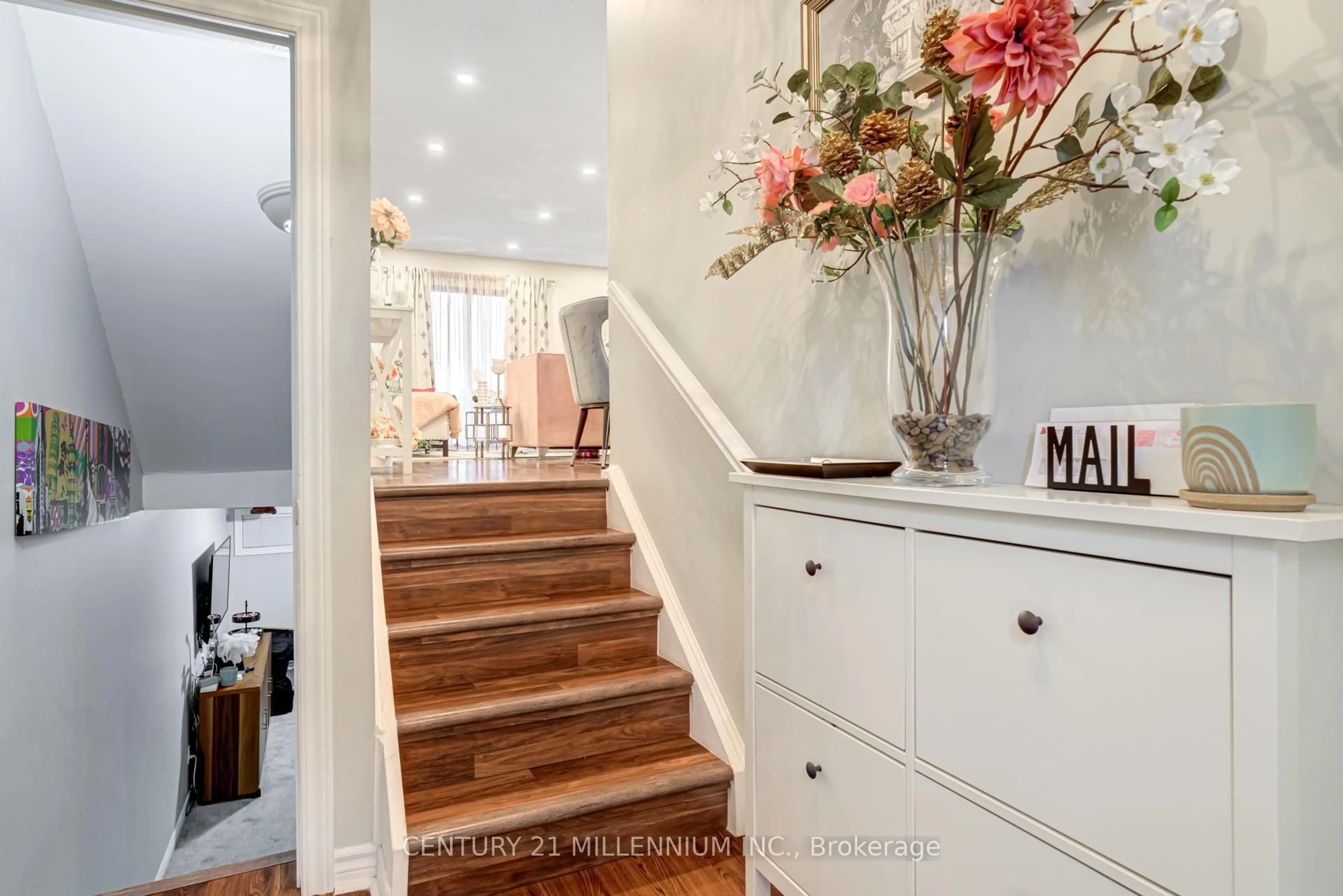 Indoor entryway for 1536 Sixth Line #4, Oakville Ontario L6H 2P2