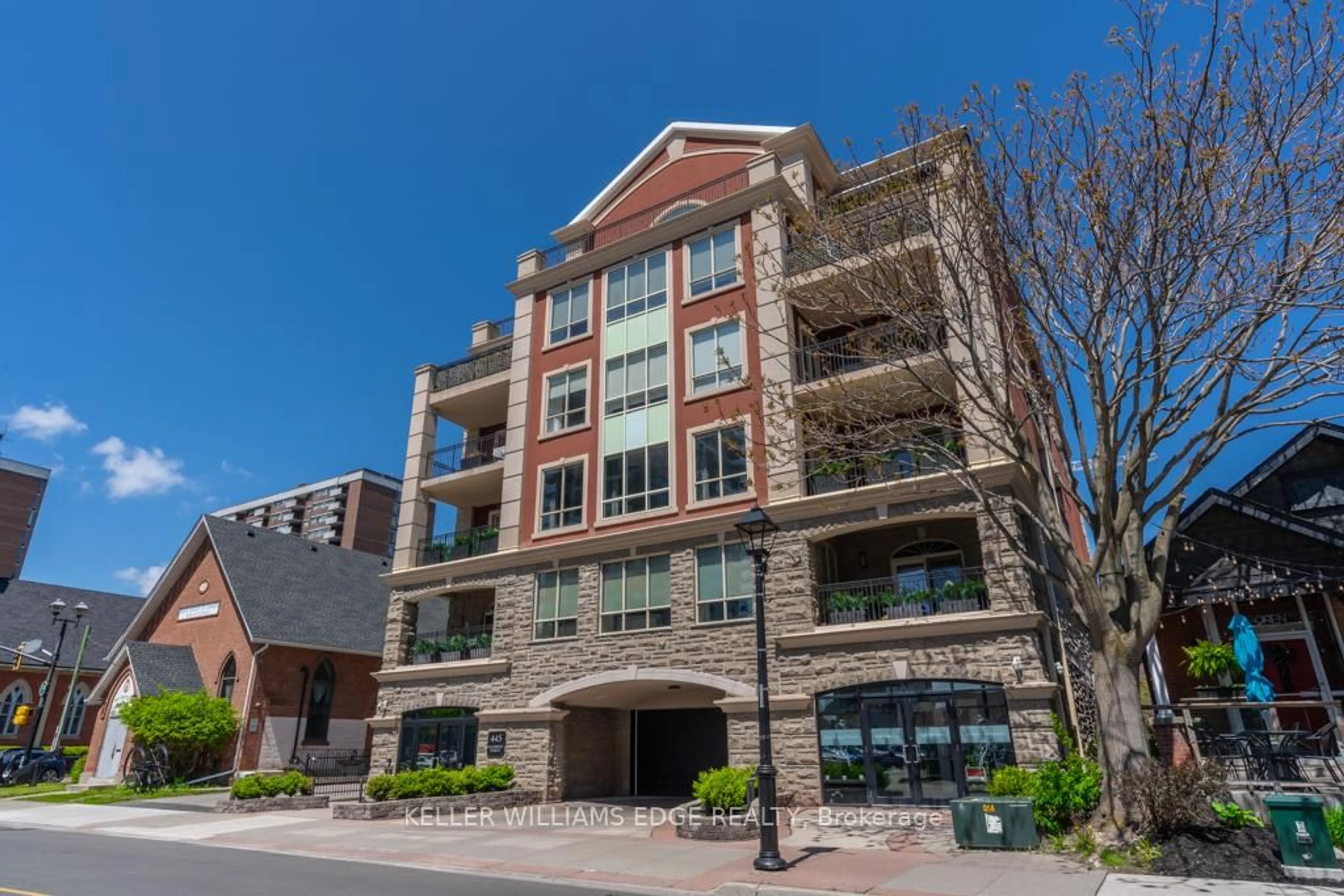 Home with brick exterior material, building for 445 Elizabeth St #PH1, Burlington Ontario L7R 2L8