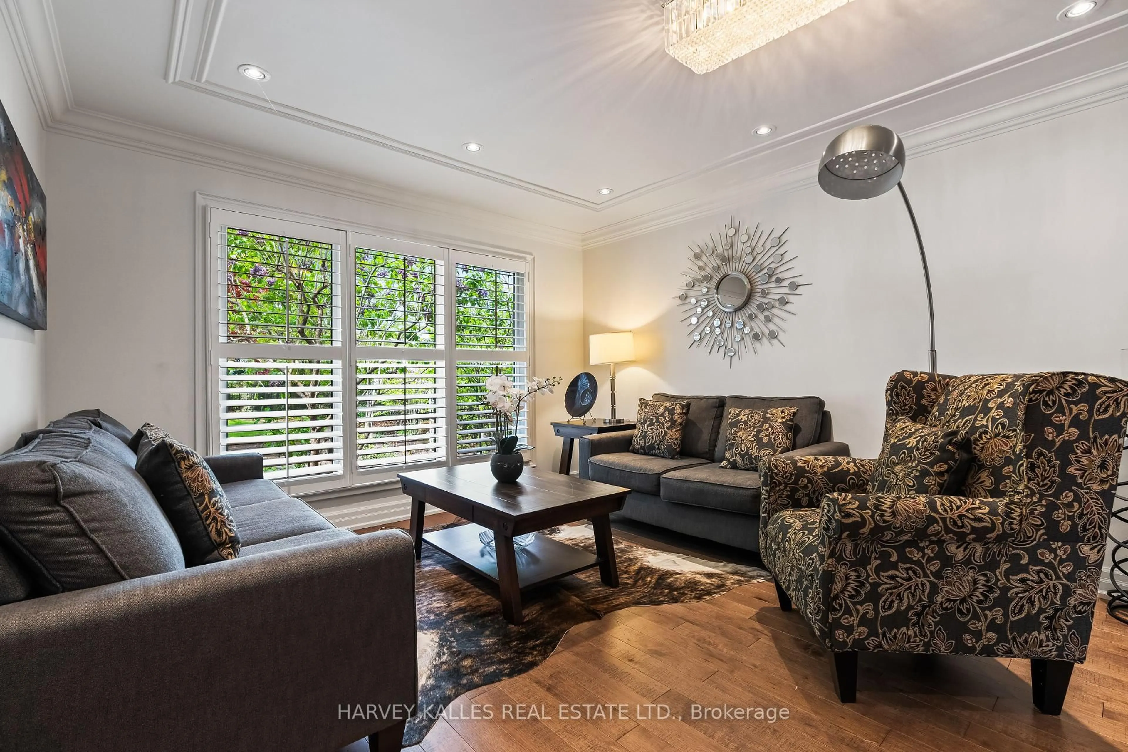 Living room with furniture, unknown for 1268 Cermel Dr, Mississauga Ontario L5H 3V4