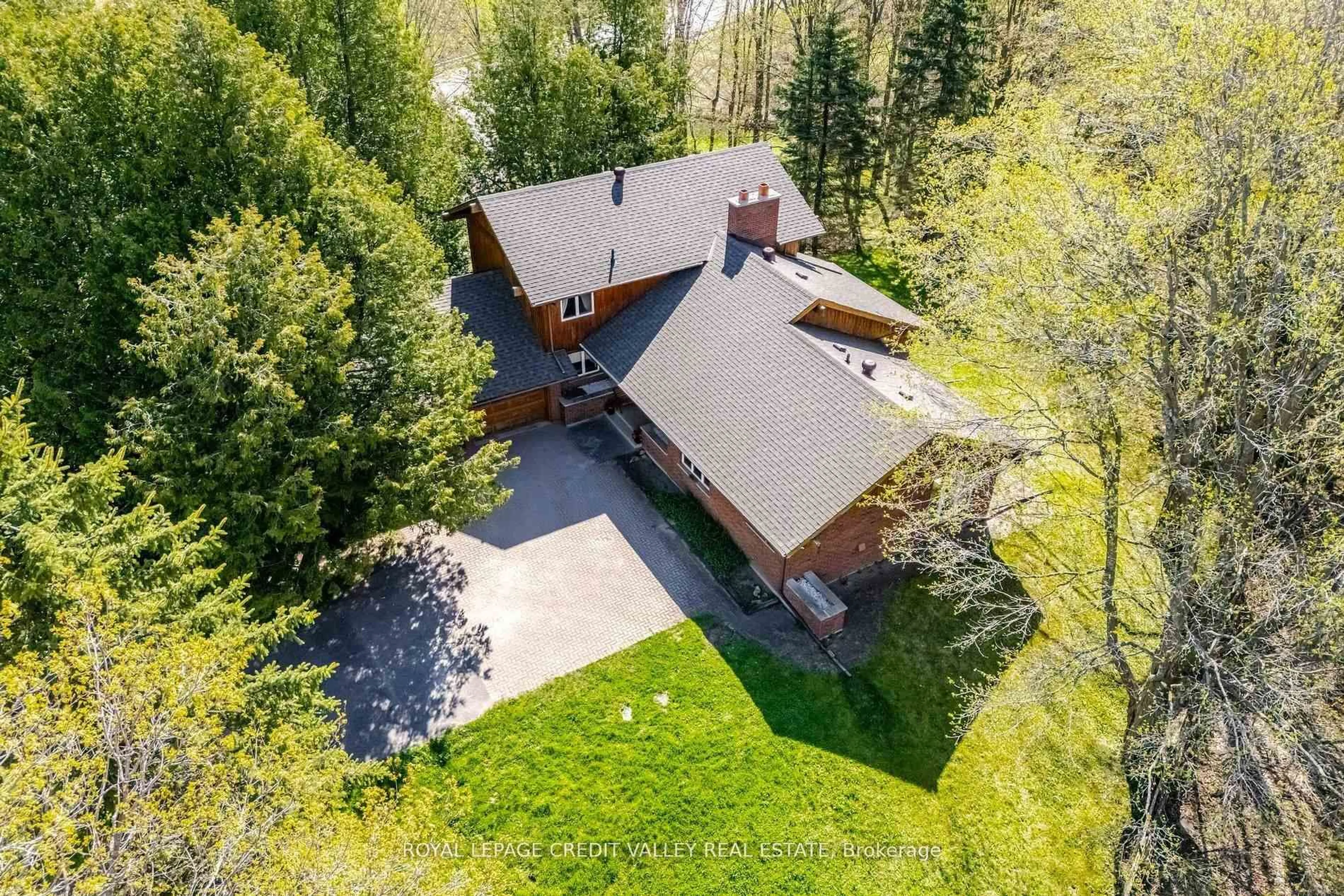 A pic from outside/outdoor area/front of a property/back of a property/a pic from drone, unknown for 17940 Airport Rd, Caledon Ontario L7K 2G8
